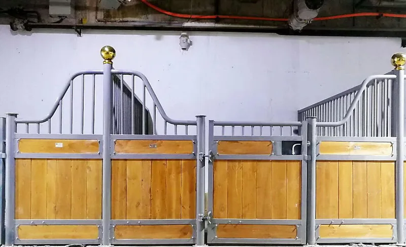 Customized front panel wooden horse stable   horse stall
