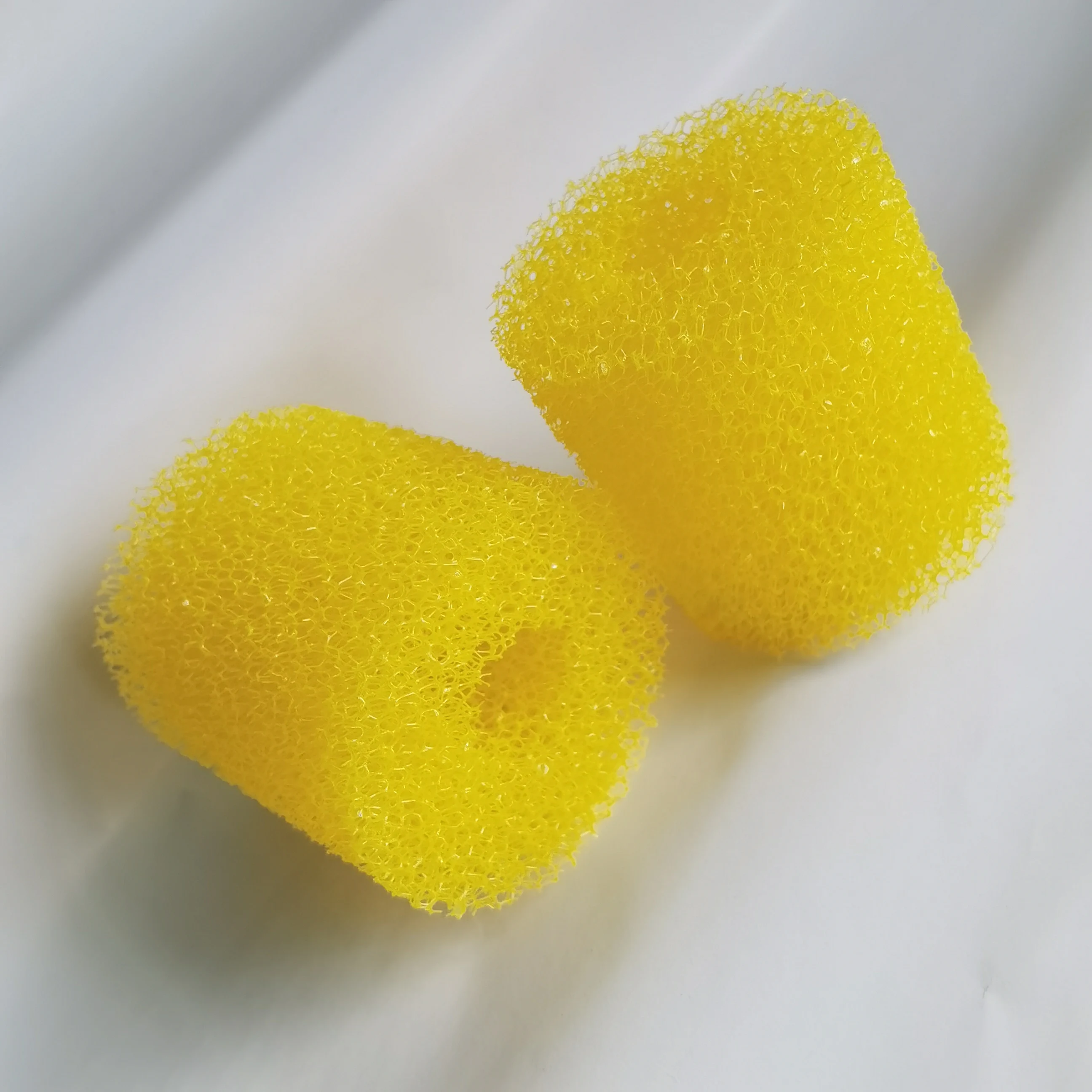 Губка для фильтра для аквариума с желтыми рыбками