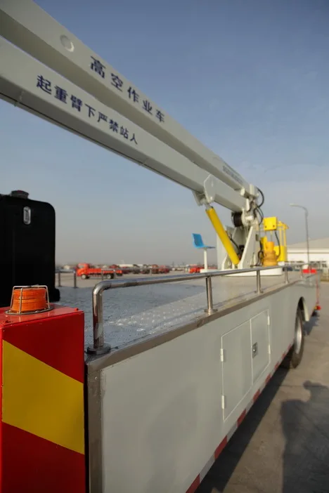 Тележка Sinotruk HOWO 4x2 30 м телескопическая стрела грузовик с воздушной платформой 32 для