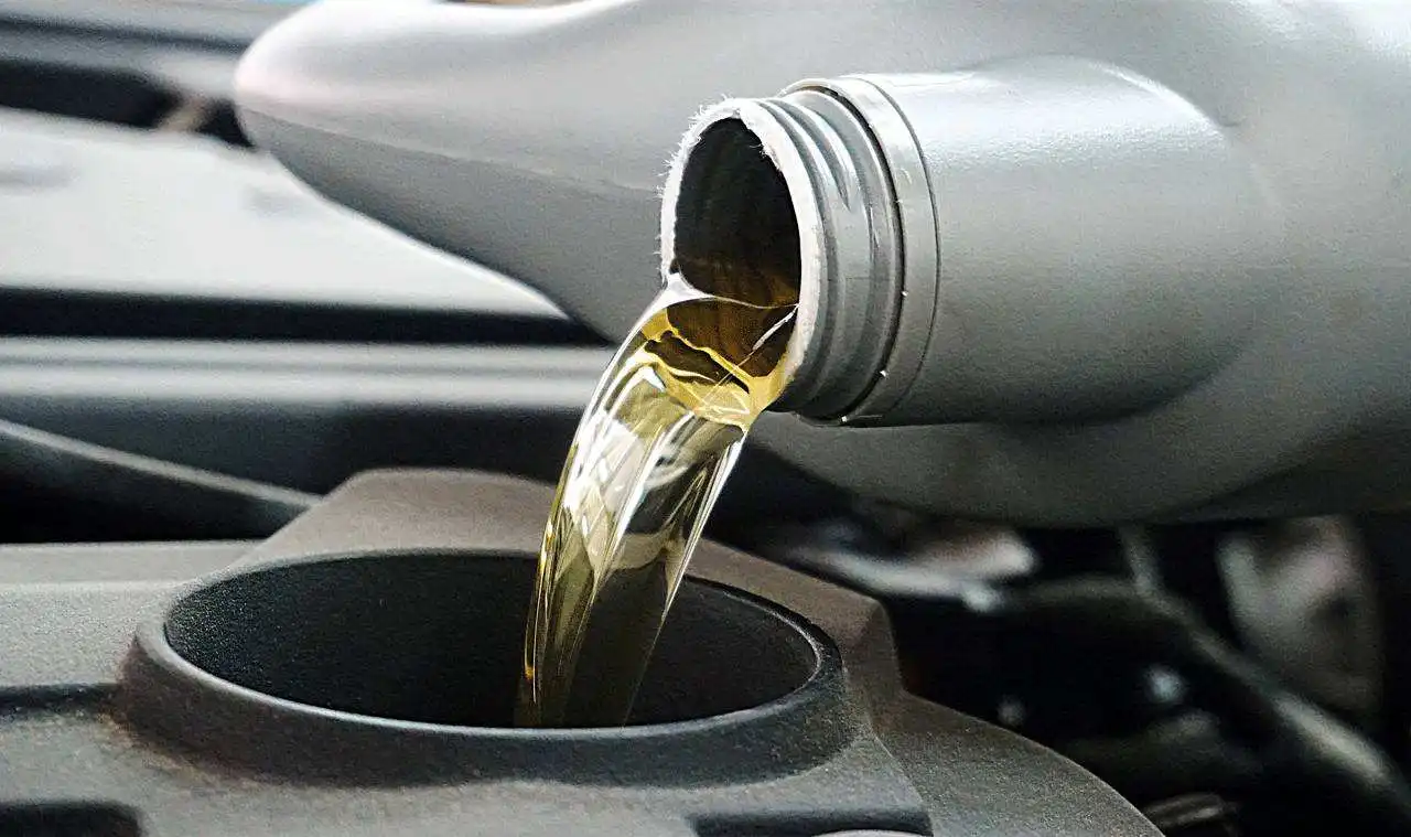 Shell Rotella T4 Triple Protection 15W-40 Diesel Engine Oil, 1 Gal