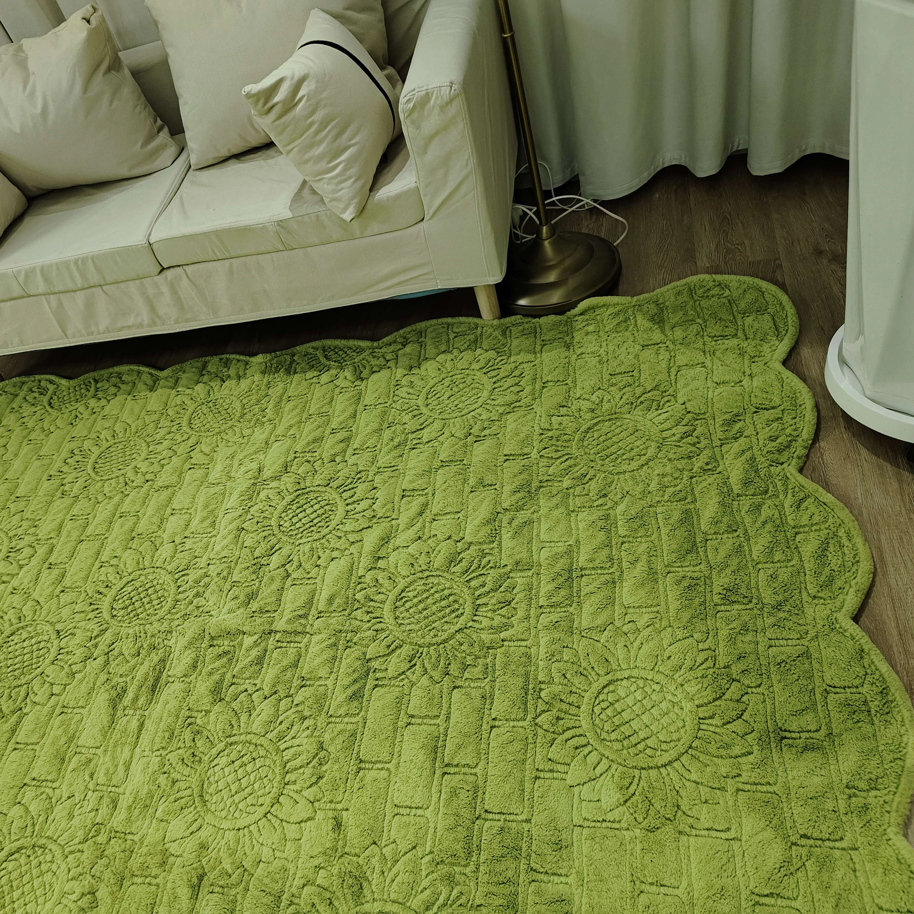 Customized Pattern Green High Quality Luxury Beautiful Carpet Decorations for Family