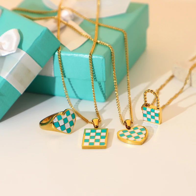 New Product Ideas 2023 18K Gold Plated Stainless Steel Party Gift Wedding Jewelry Chess Plaid Pattern Rings Pendant Necklace Set