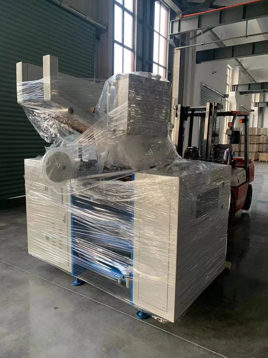 Finest High speed fully automatic 6 shafts baking paper rewinder rewinding Making machine