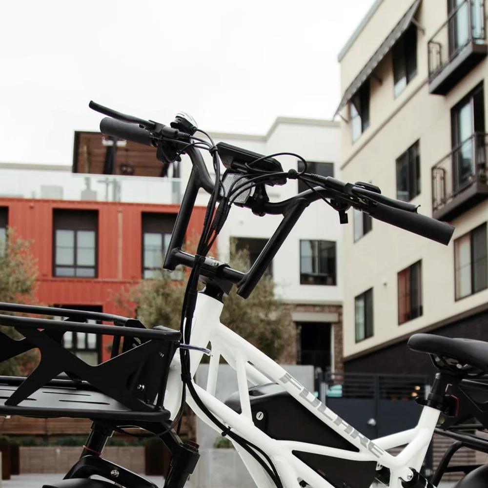 Ready to Ship Factory Direct Sales 22.2mm 700mm High Quality Aluminum Alloy Bike Handlebar for Custom Mountain Bicycle Parts