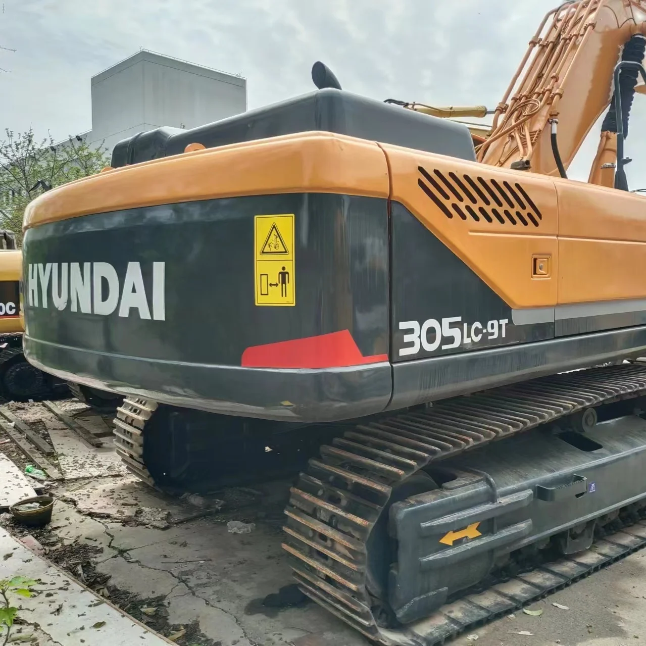 Hyundai 305 Used Excavator Hot sale Korean original tracked Hyundai 305 Excavator 30 ton short working time superior performance
