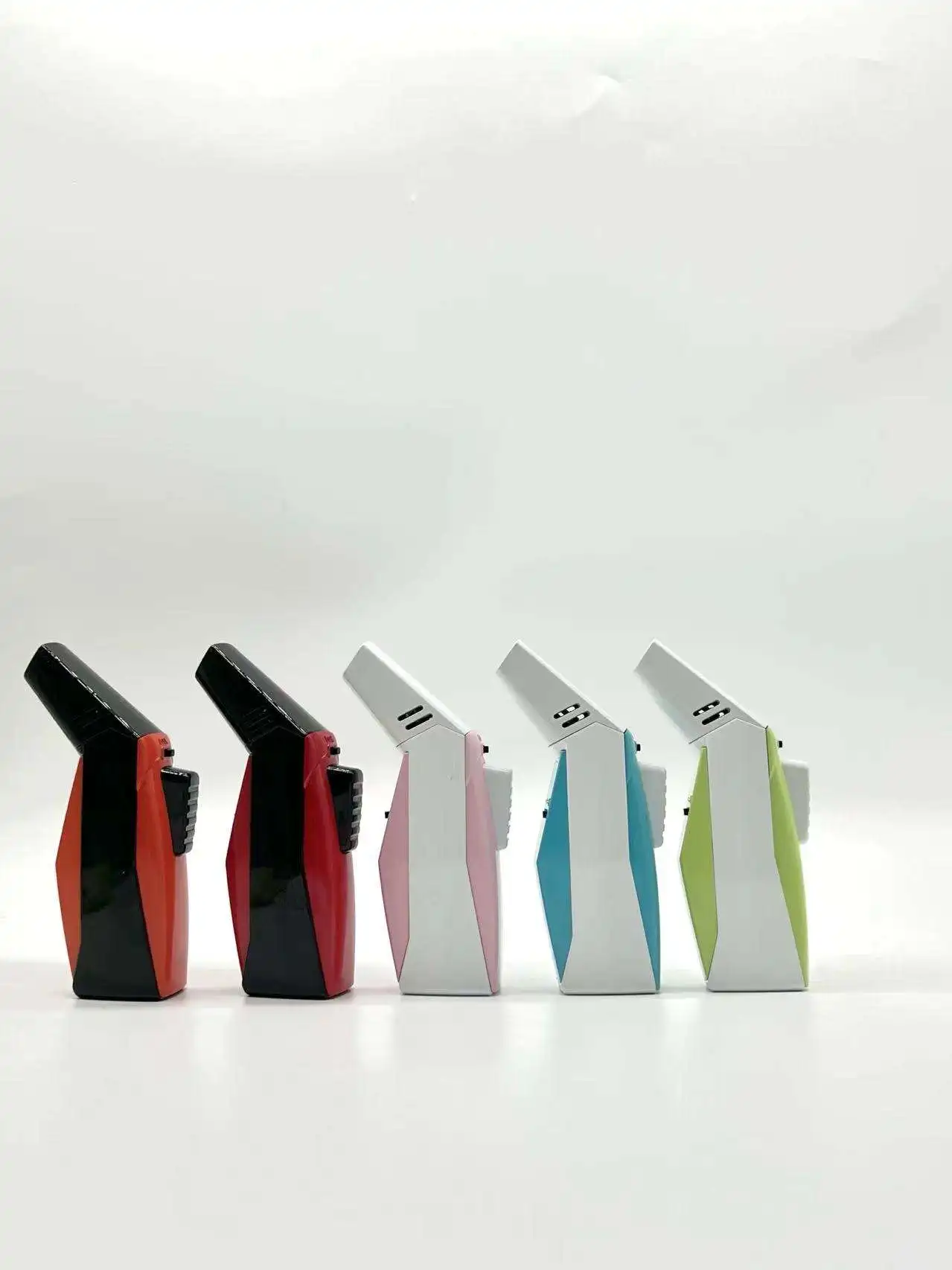 Оптовая продажа аксессуары для курения логотип под заказ ветрозащитные пластиковые зажигалки кемпинга путешествий сигар пламени