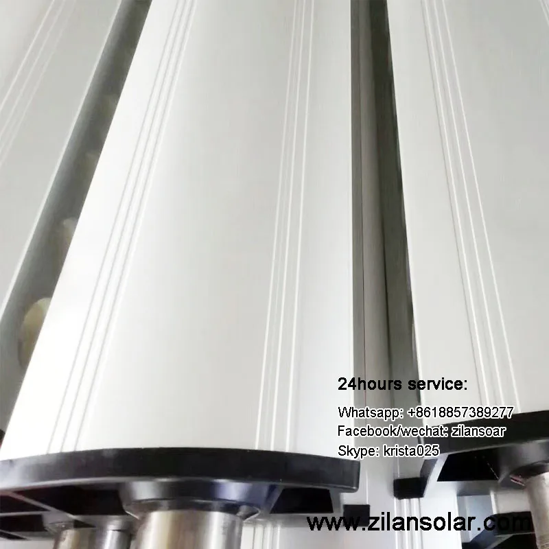 Heat pipe solar collector for swimming pool heating