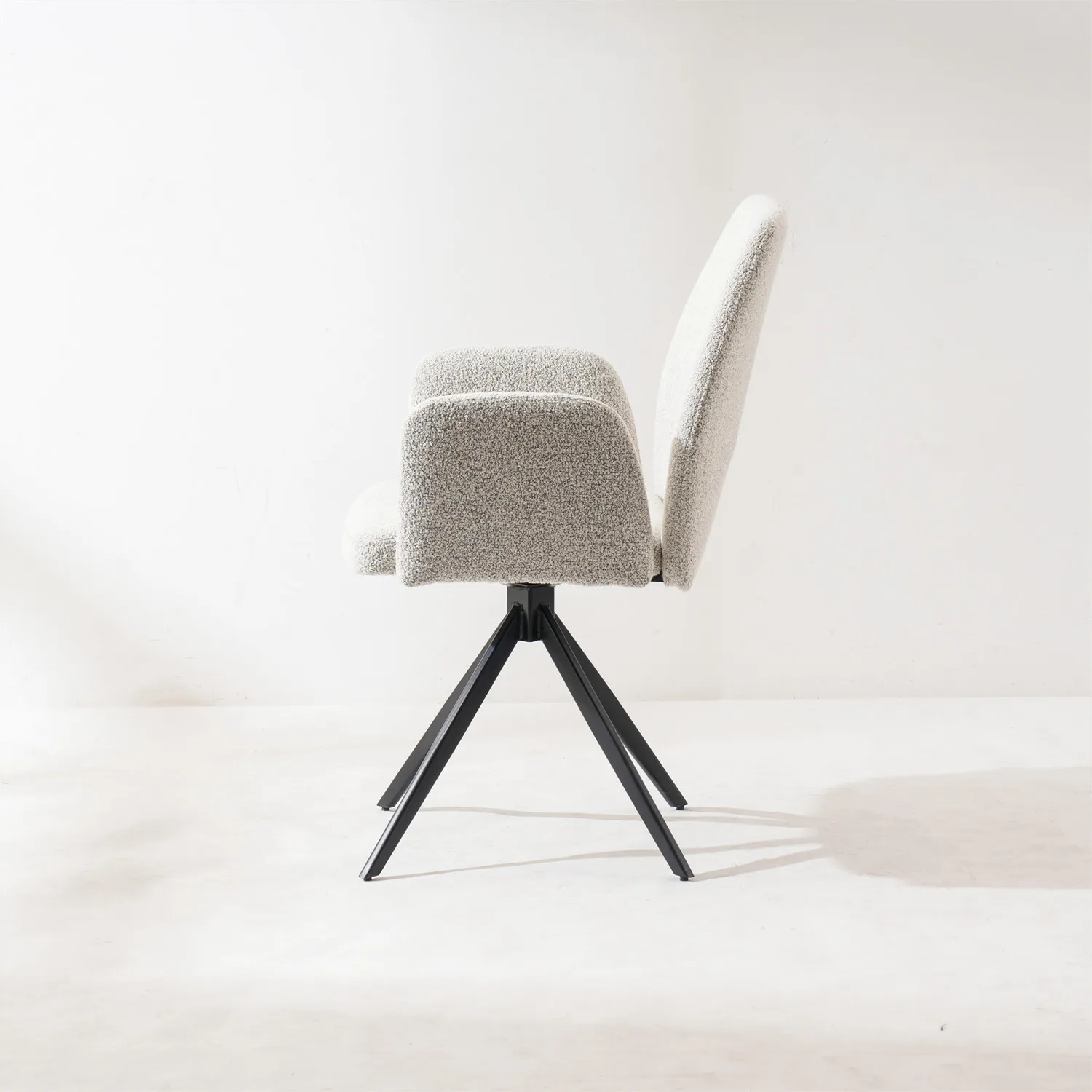 Wholesale Bazhou Factory Furniture Comfortable Upholstered Fabric White Lamb Wool Boucle Swivel Rotating Dining Chair