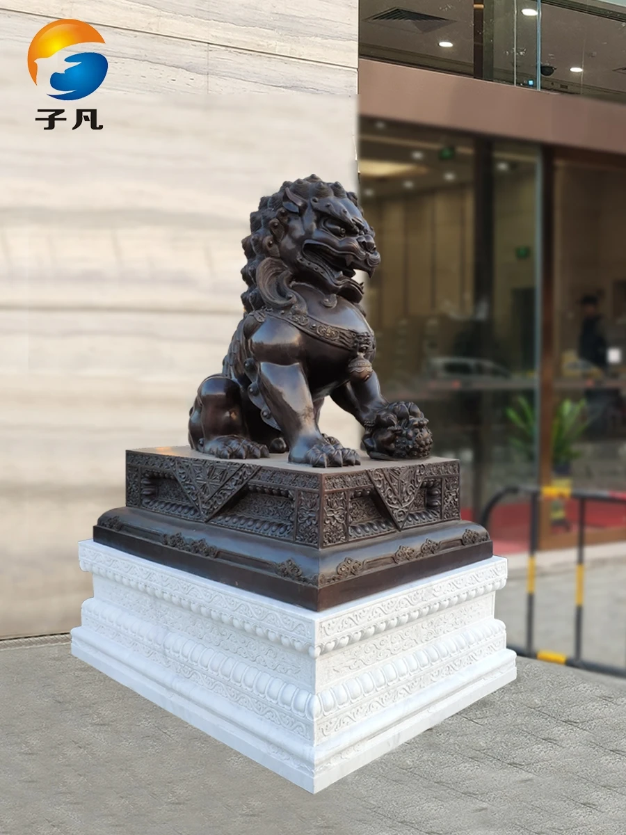 Powerful Copper Lion Brass Chinese Traditional Style Outdoor Garden Decoration Hand Carved