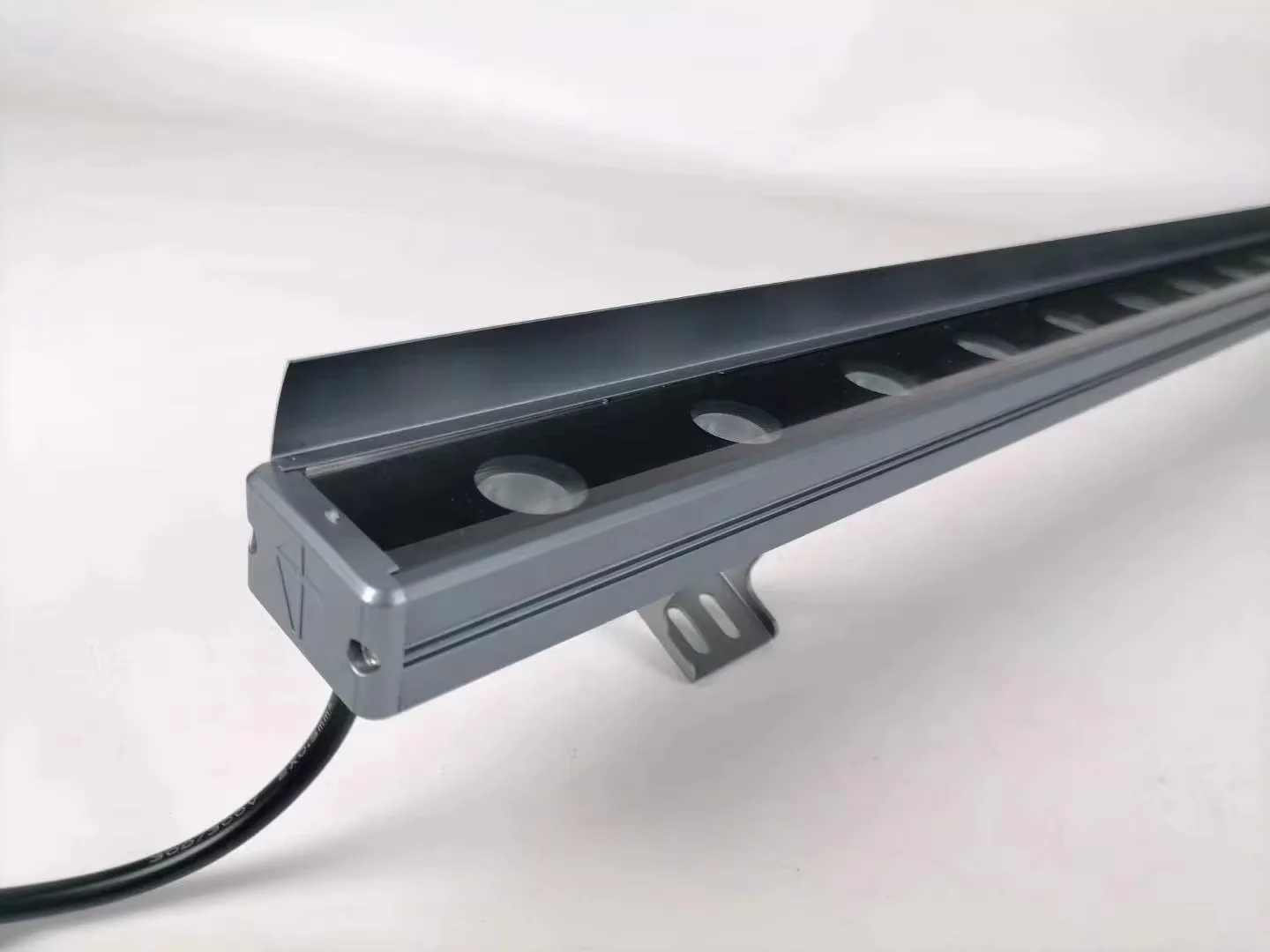Manufacturers outdoor DMX512 color single-color outdoor waterproof baffle full filling glue wall washing lamp