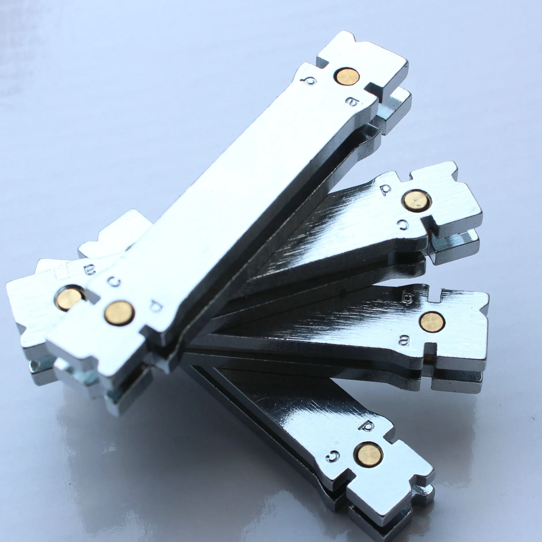 Magnetic welding tool for diamond core bit segments soldering magnets