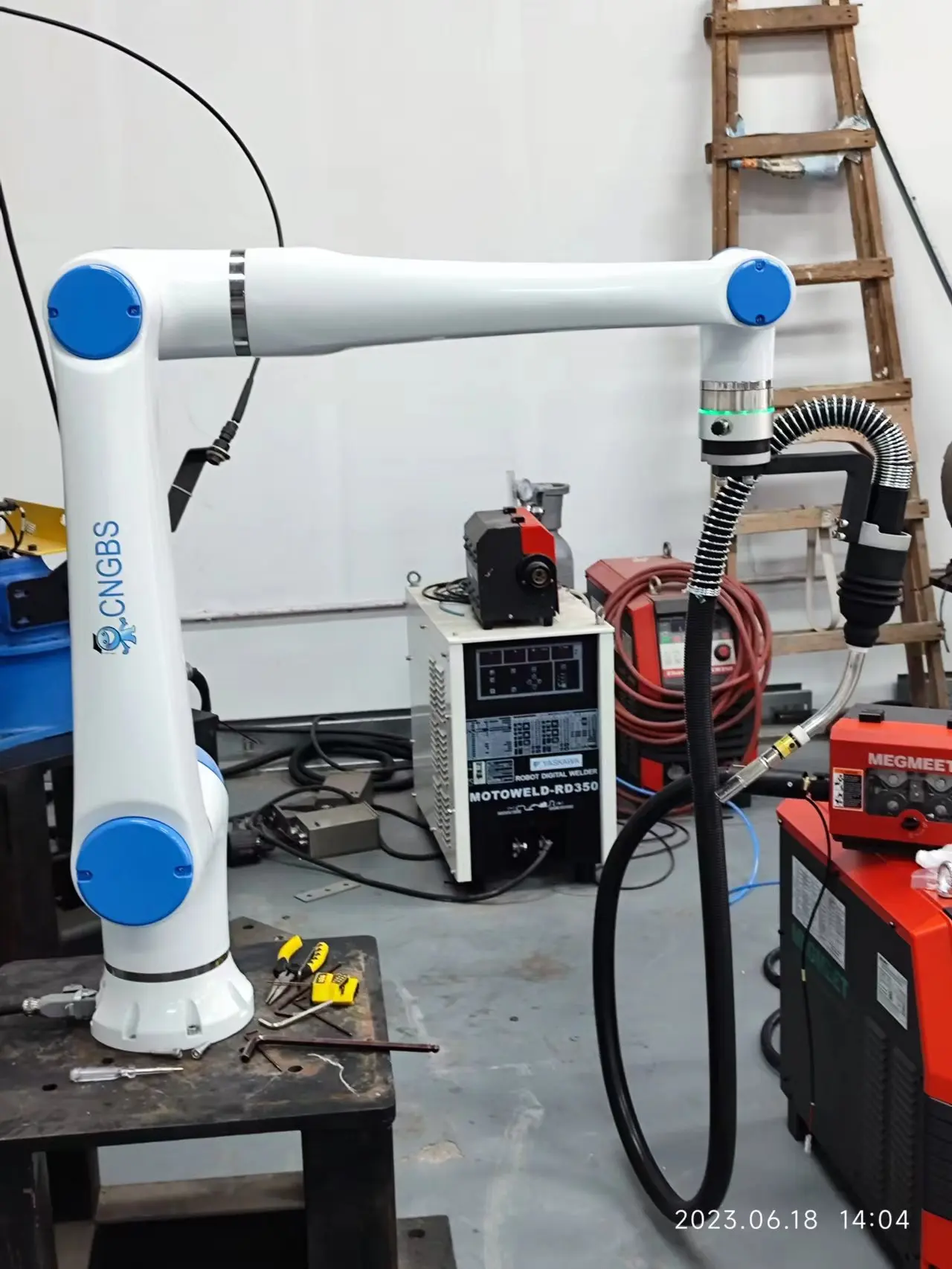 CNGBS G10 Cobot Welding Collaborative Robot Arm 6 Axis 8kg Payload Cobot Robot With Welding Machine For Mig Welding Robot