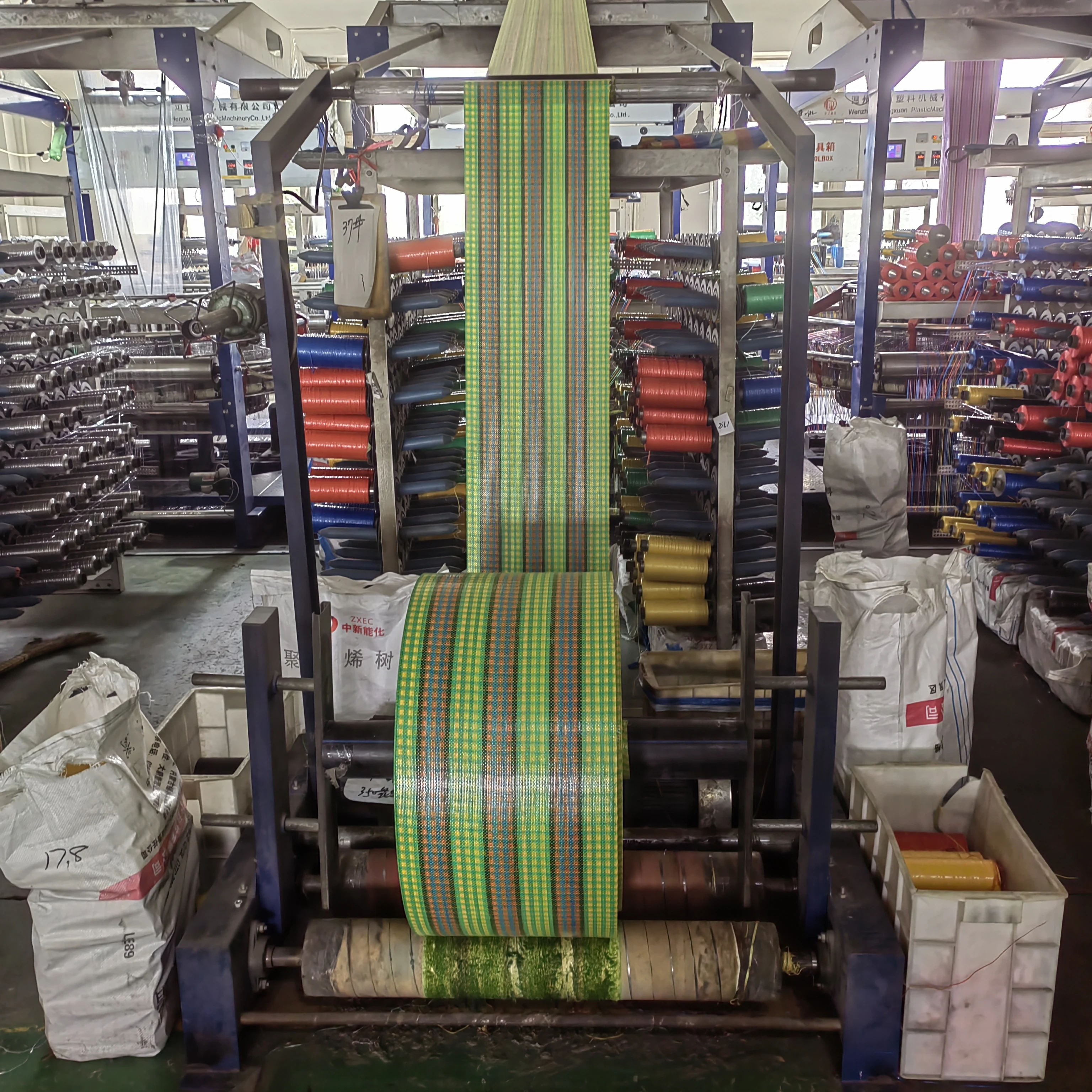 Custom pp woven fabric rolls for polypropylene shopping bags mini small sack sale in Congo Tanzania Africa market