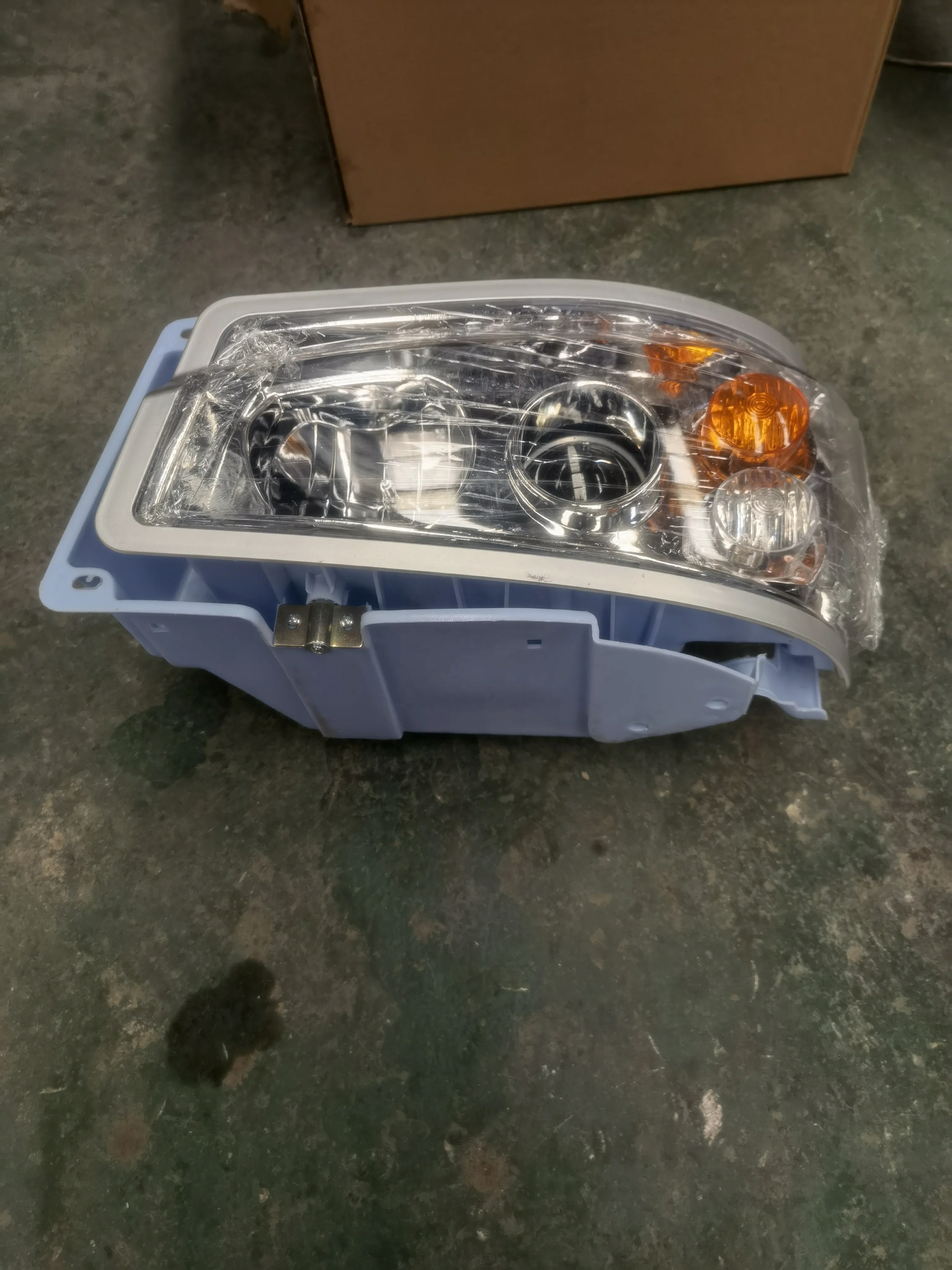 Запчасти для грузовиков SINOTRUK HOWO WG9719720001 левая фара в