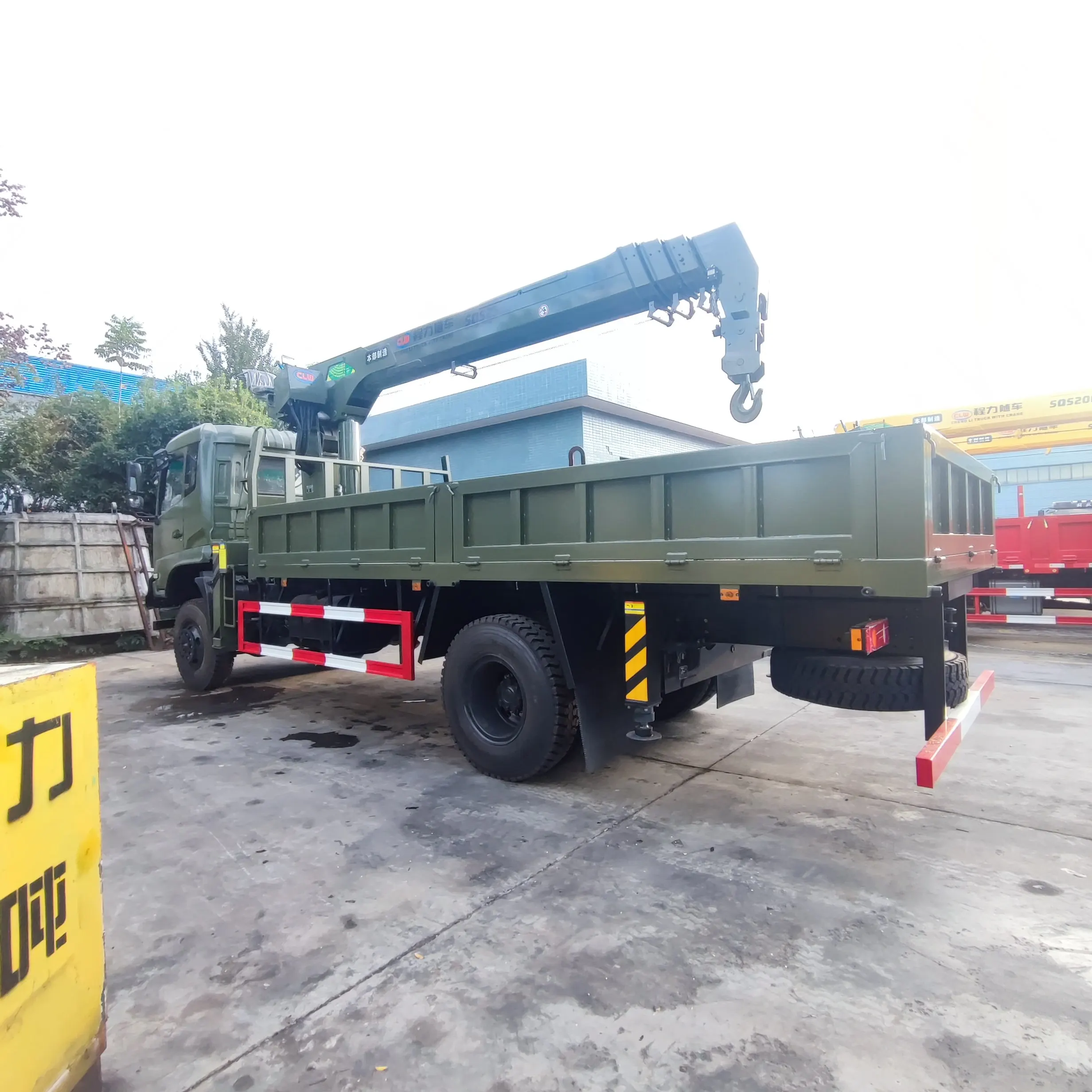 DONGFENG 4*4 Truck with Crane All Terrain Hydraulic Truck Crane Cheap 12 Ton Lorry Crane Truck Mounted