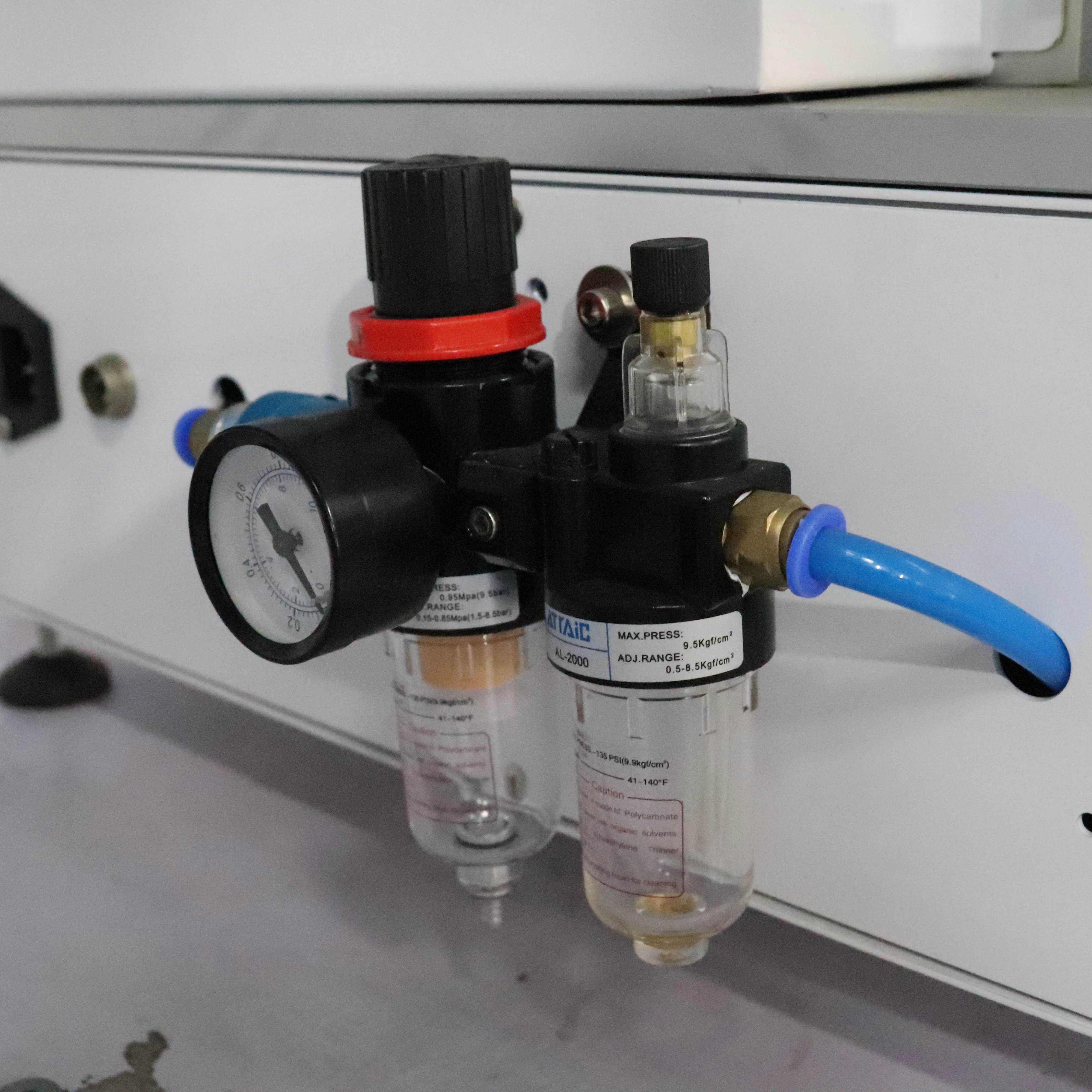 FK616 Glass Jar Sticker Square Soap Detergent Water Bottle Semi Automatic Cans Lighter Round Bottle Labeling Machine