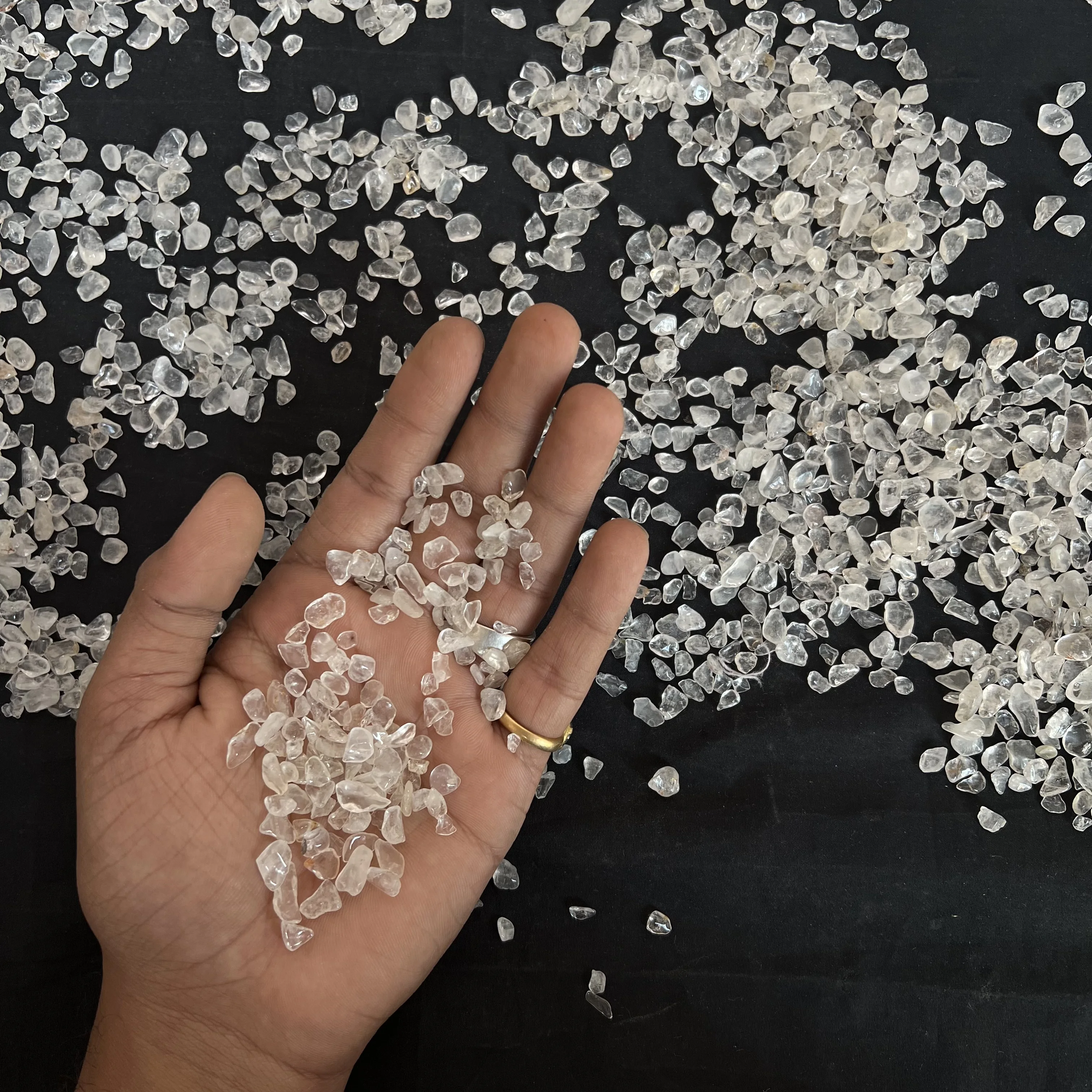 High Quality Natural Crystal Chips Quartz for Jewelry Making Polished Healing Stone Carved Decorative Craft Technique