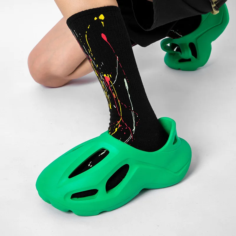 Hole Sandals Men Slides Summer New Style Croc Shoes Women Summer Sandals Fashion Solid Color Couple Outdoor Beach Slippers