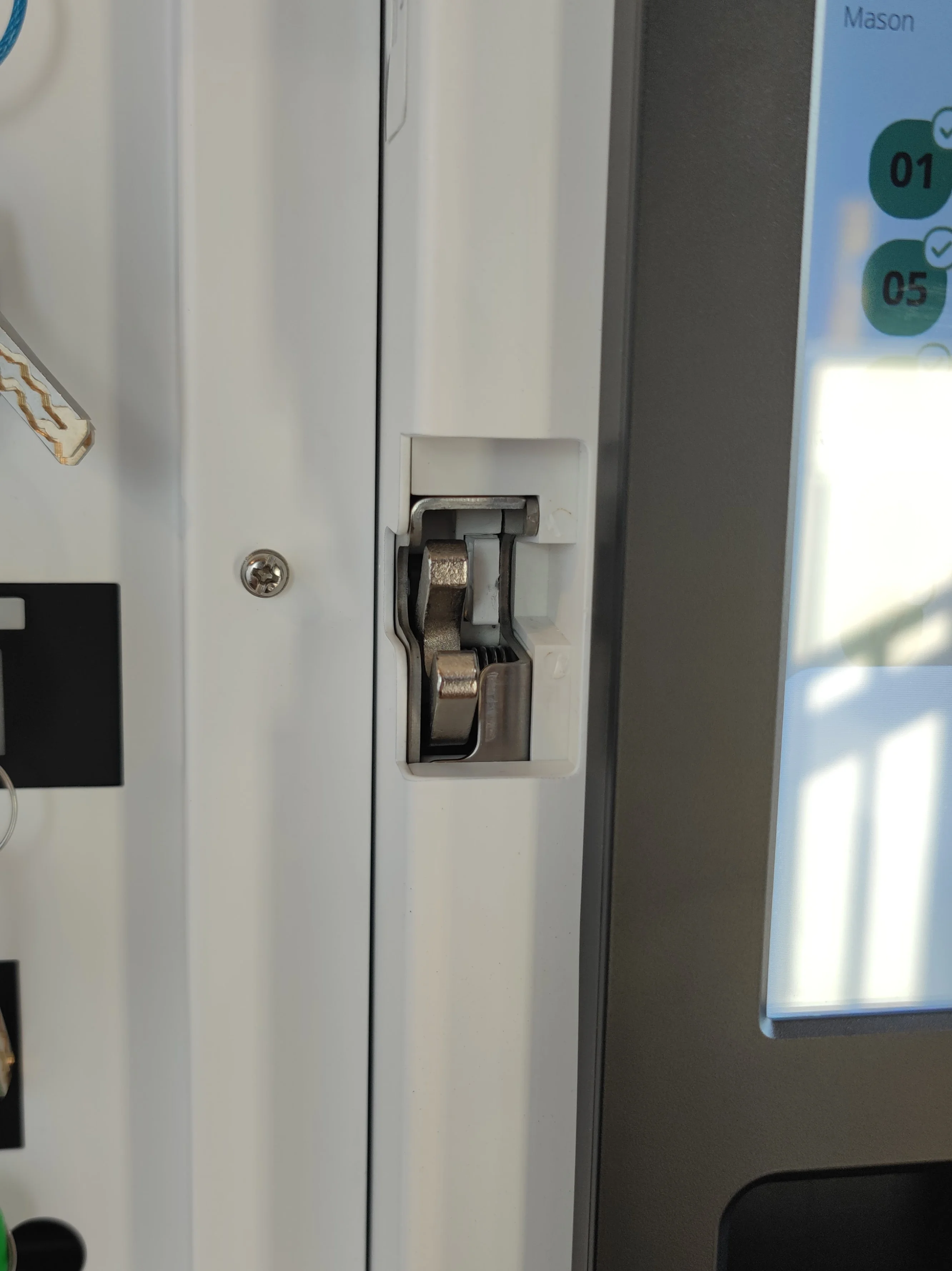 Car keys control box and intelligent key management system with face recognition and fingerprint recognition