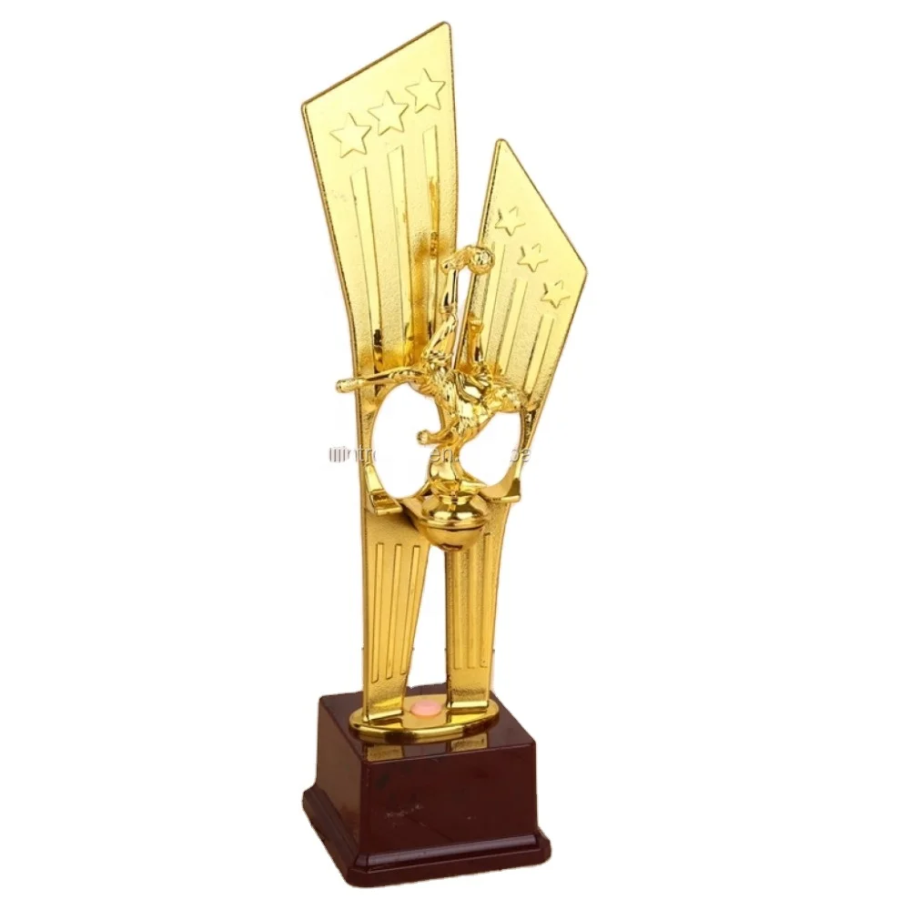 Уникальные футбольные награды с золотым