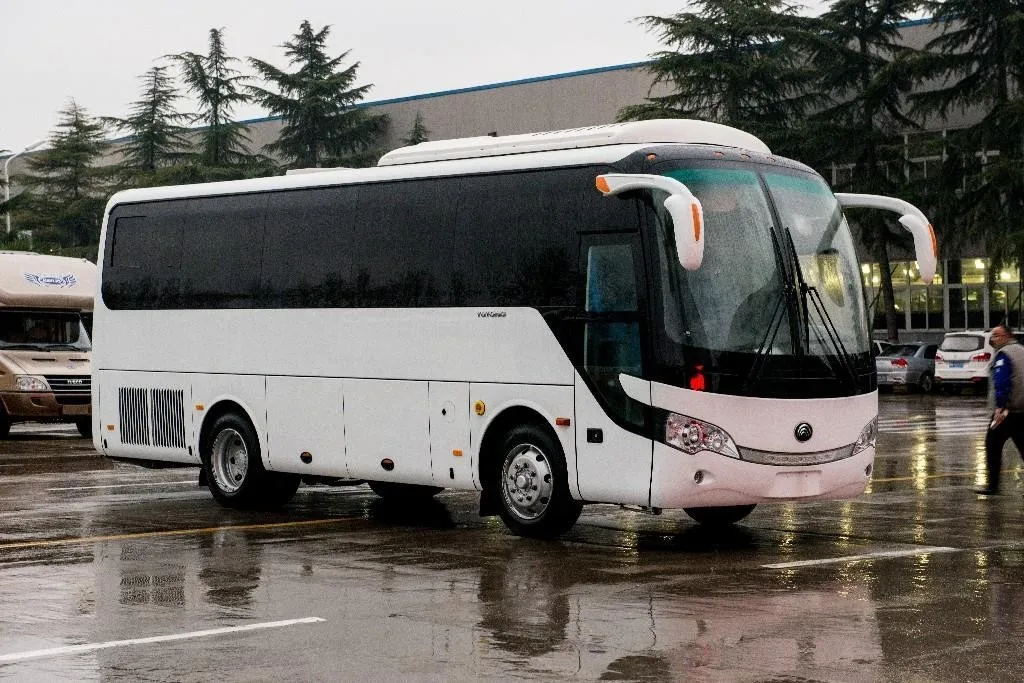 Используемый на заказ Yu - tong ZK6858 автобус евро 2 Cummins двигатель
