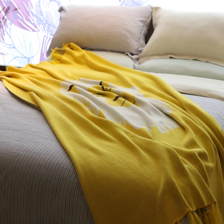 Custom yellow cartoon pure cotton lion pattern children monthly milestone soft knitted blanket for winter