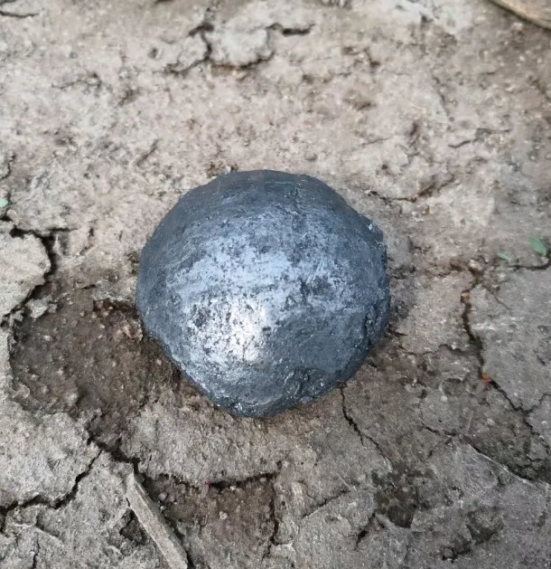 Аморфный графитовый брикет FC 80%