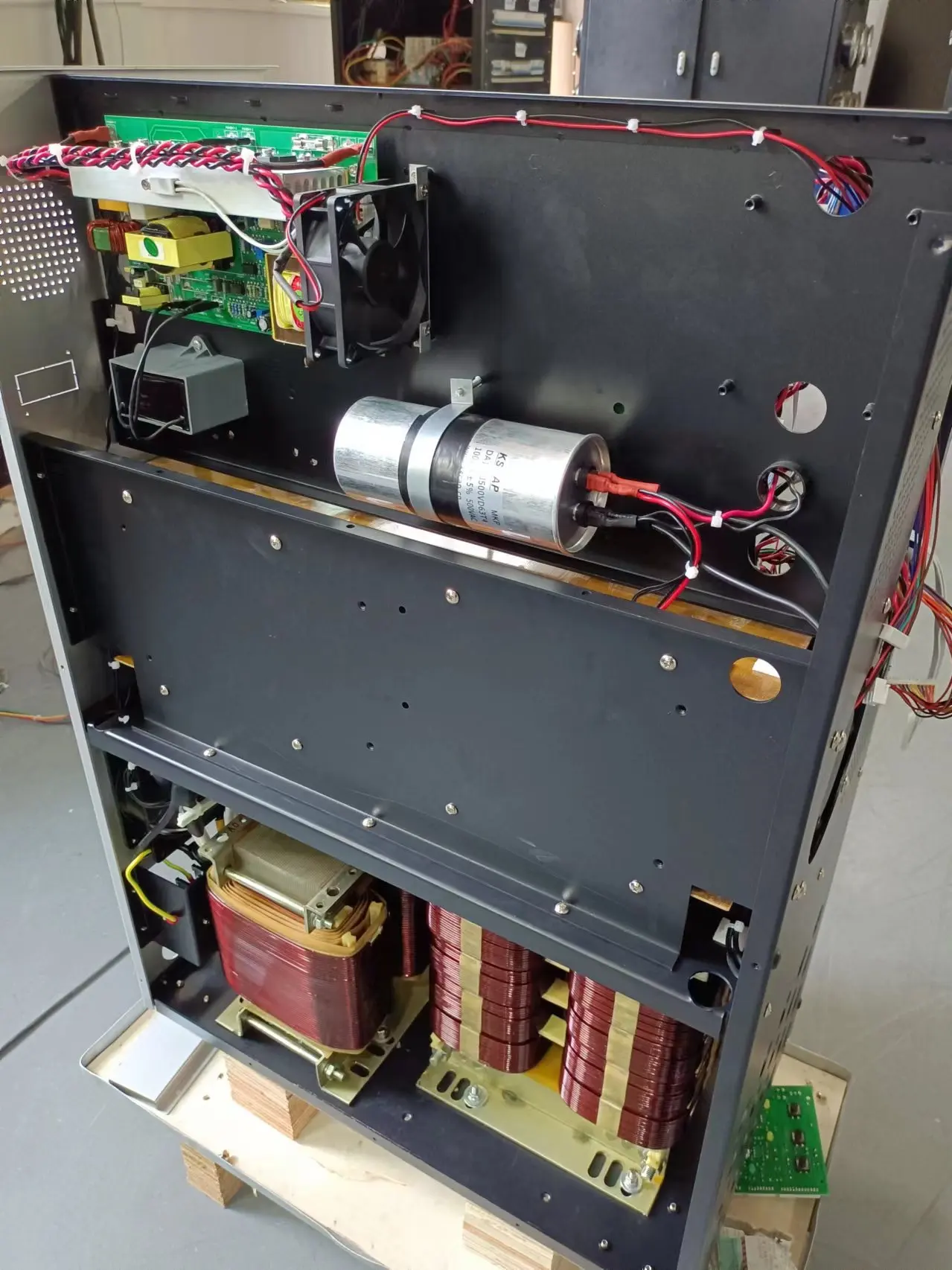 Low Frequency 3 phase Online UPS 208/120Vac 100kva 120kva 200kva ups power supply 208/120Vac customization UPS factory price