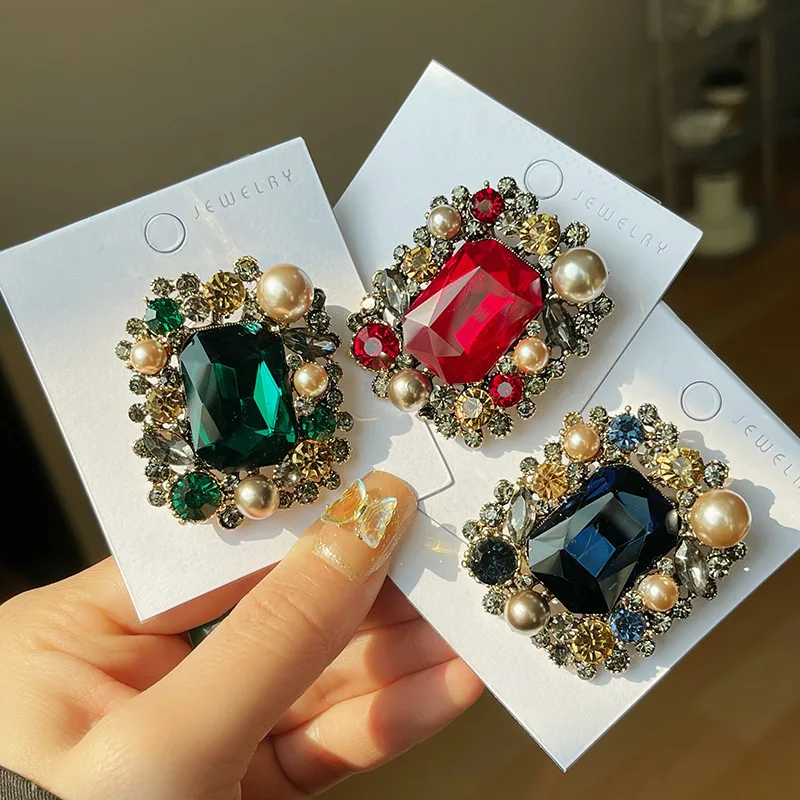 Vintage Luxury Baroque Square Brooches Women Green Red Rhinestone Pearl Crystal Badge Pins Office Party Coat Cloth Accessories