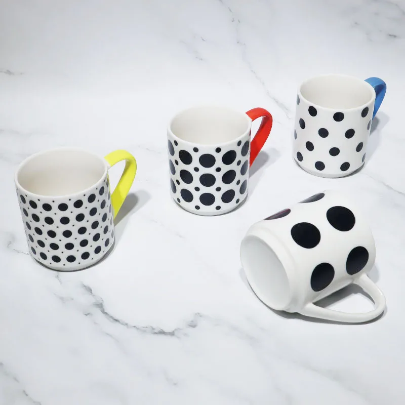 Made in China Shop Promotional Custom Color Blue Handles Ceramic Mug/Marvel Comics Design Circle Ceramic Mug with Color Handle