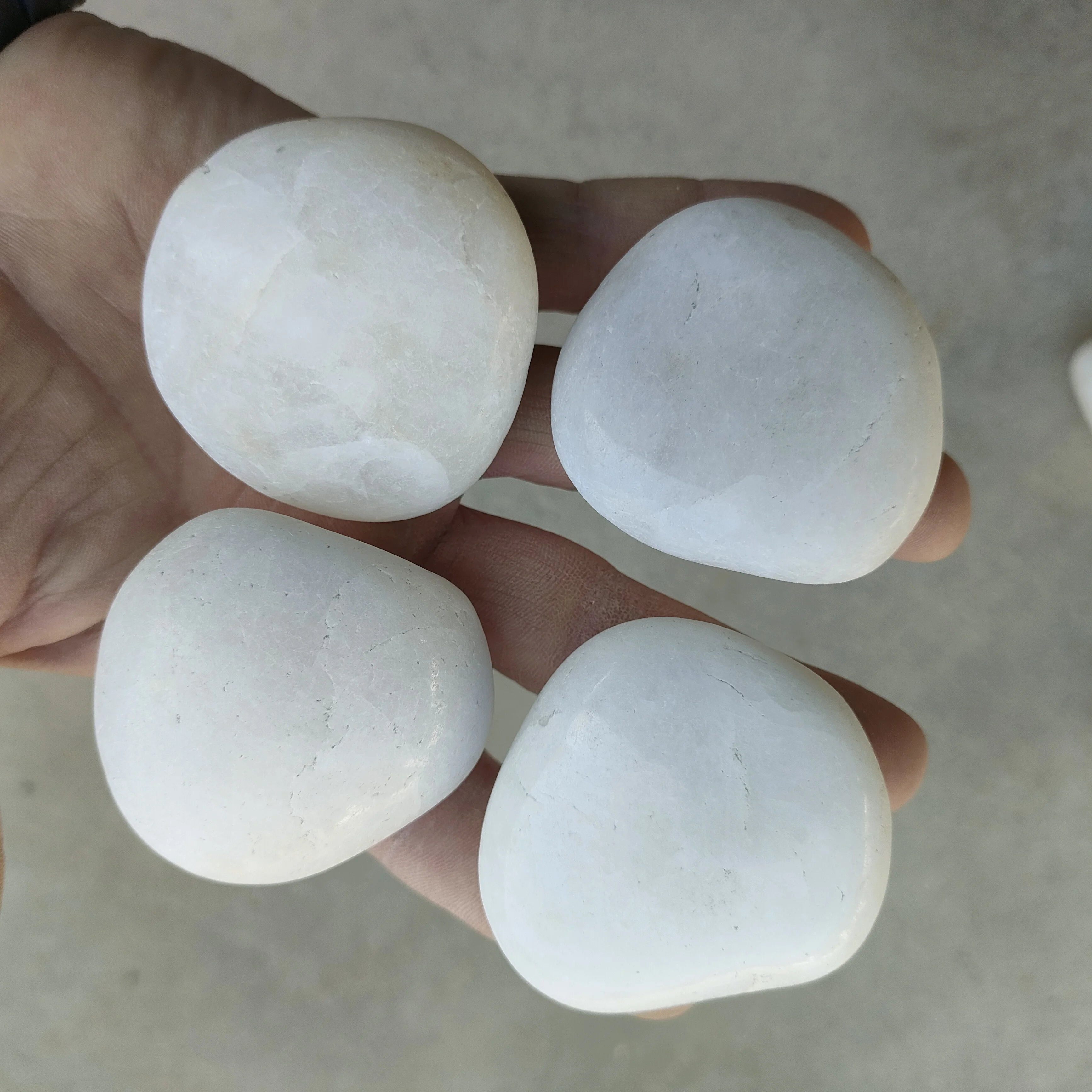 High quality natural loose white stone tumbled granite pebbles polished round smooth decorative cobbles for sale
