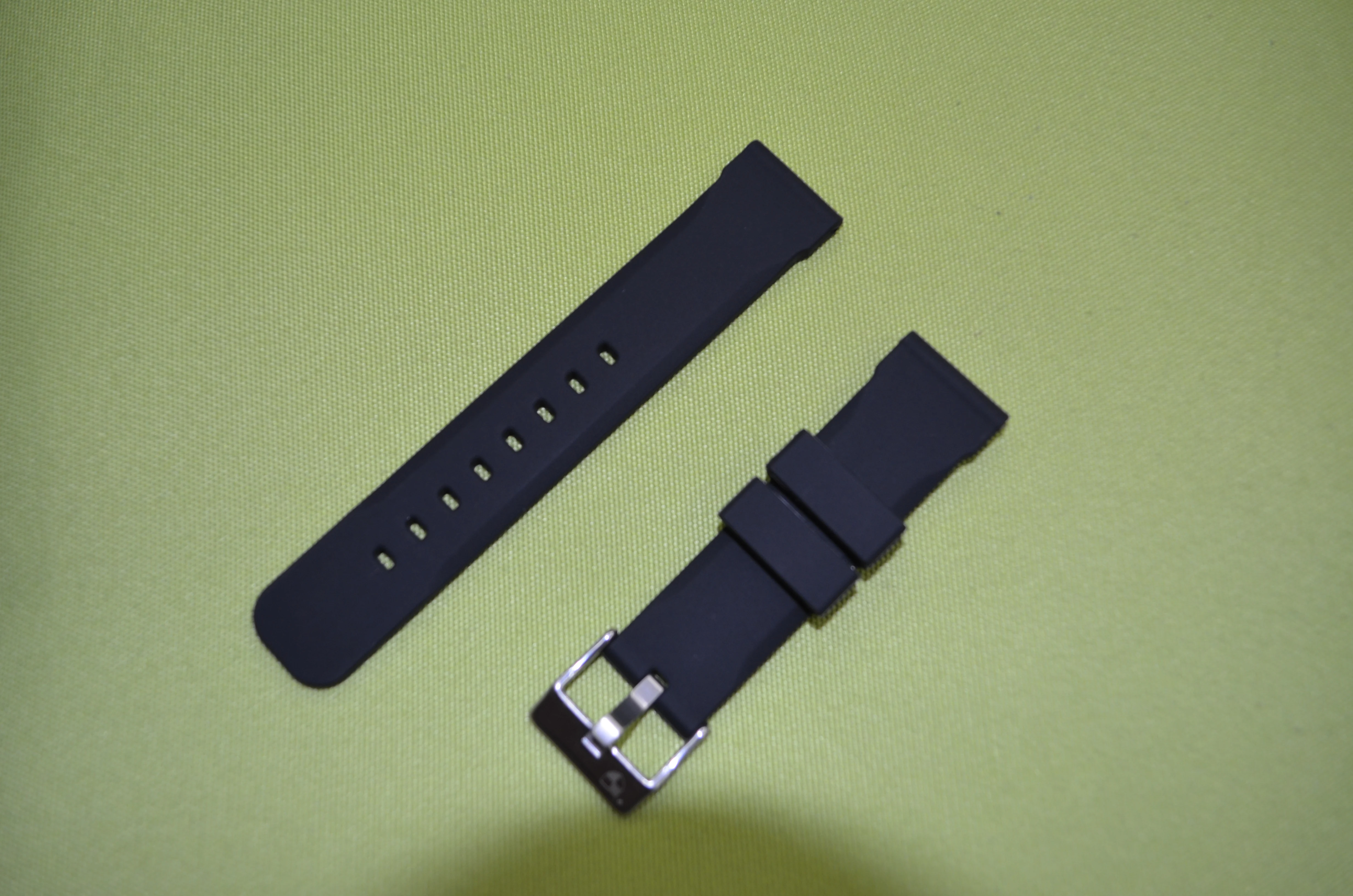 Ремешок силиконовый для часов, спортивный Мягкий Силиконовый браслет с пряжкой из нержавеющей стали, аксессуары для смарт-часов, 22 мм 24 мм