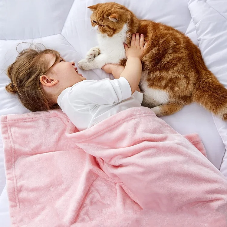 Wholesale polyester custom solid color throw blanket coral flannel fleece blanket