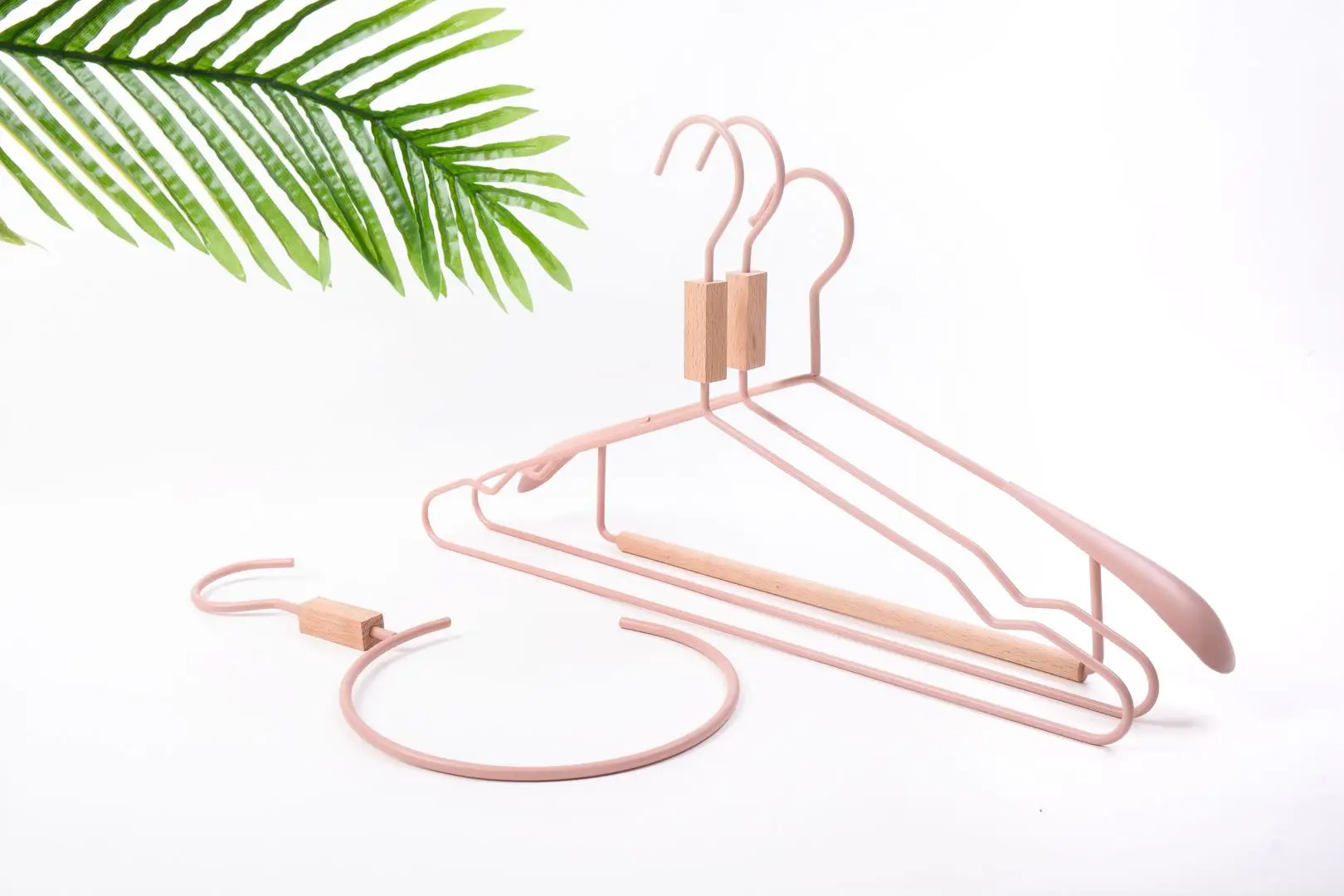 High Quality Metal Scarf Hangers vintage ring style wooden and metal scarf hanger for shops