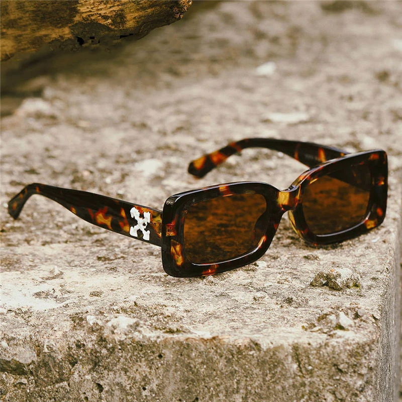 Wholesale Custom Logo Plastic Shades Sunglasses Thick Frame Sunglasses Cheap Women Mens Sunglasses