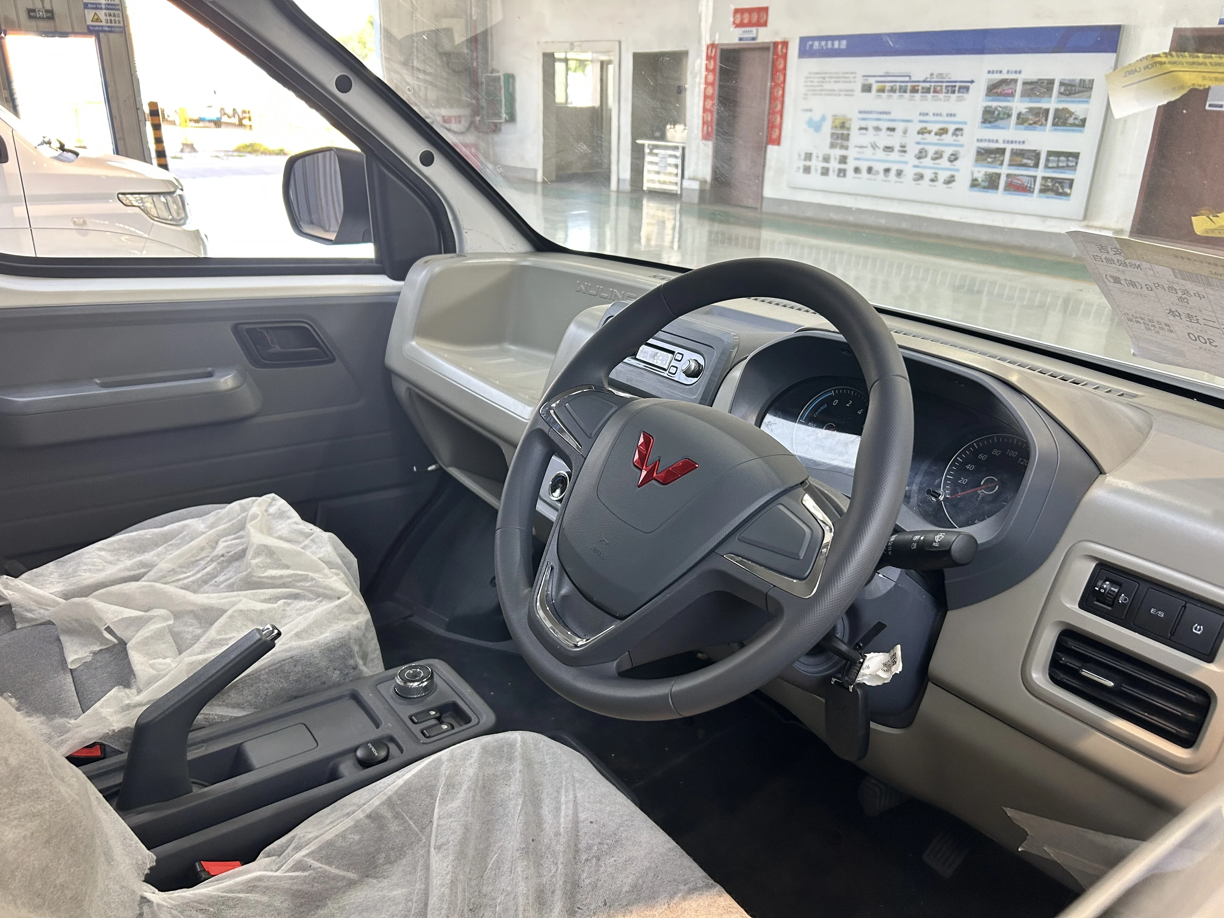 Wuling Pure Electricity Van Passenger Bus 7-14 Seats with Right Steering EV Motor
