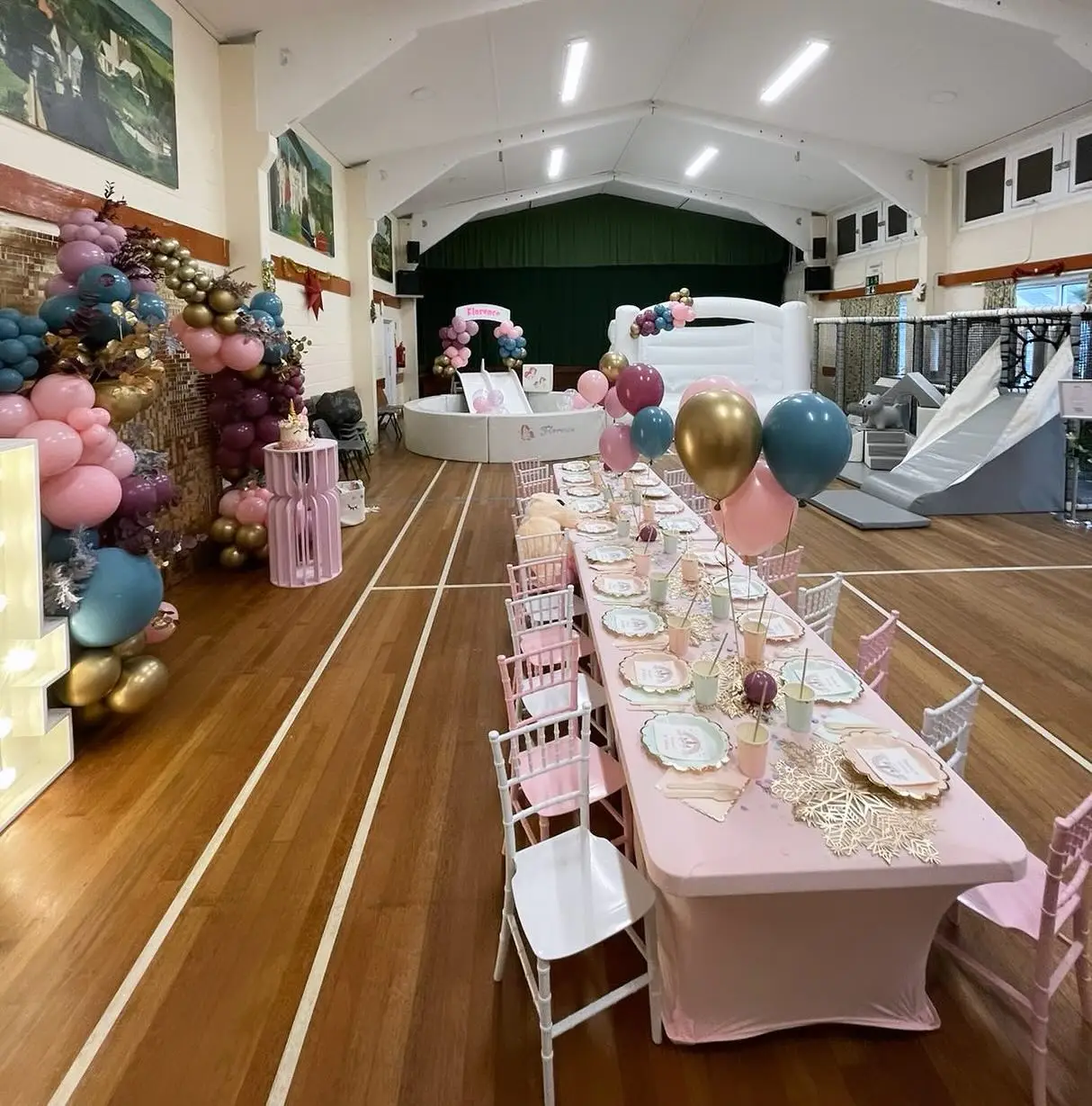 2018 happy indoor soft play,kids sports playground  jumping bouncy castle softplay bumper track floor white bouncy castle