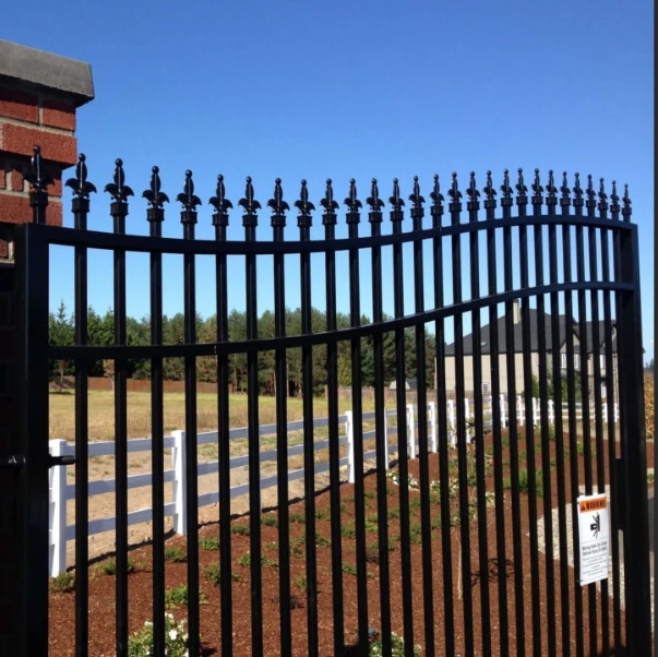 Дешевое декоративно-прикладное искусство квадратная труба кованое железное ограждение с дизайном Fleur De Lis