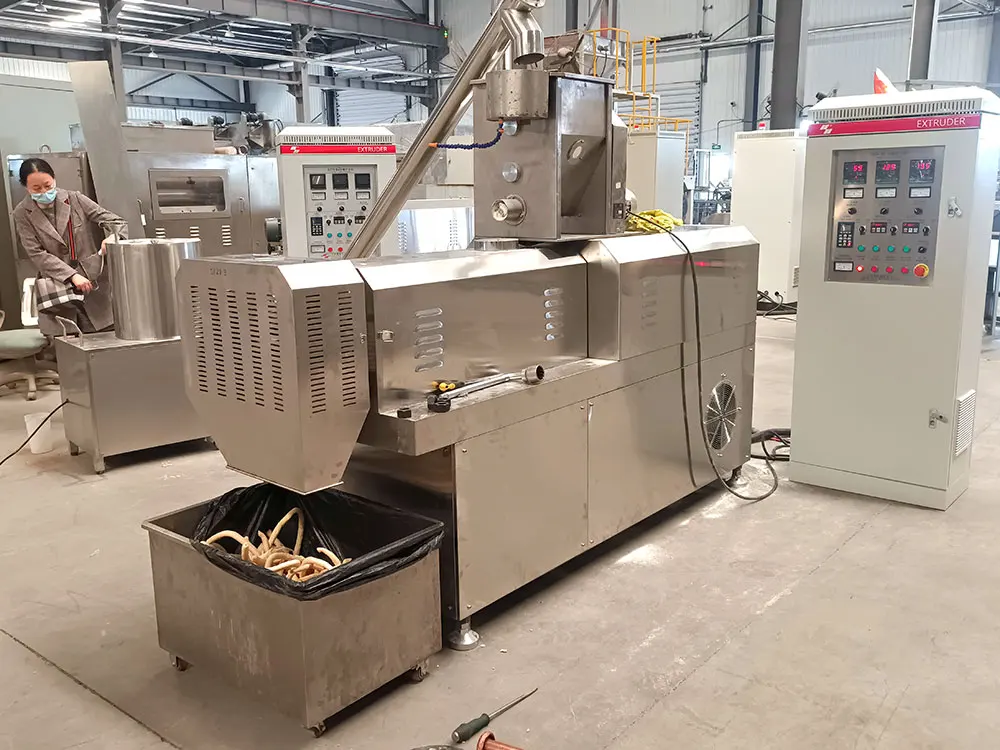 Full Automatic Fried Tortilla chips machinery Triangle chips Bugle pasta Food Extruder Making Machine Doritos production line