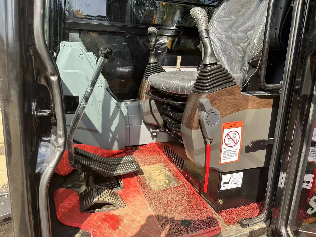 SANYS COMPACT POWERHOUSE SY75C 7.35TON EXCAVATOR WITH 11.5 RPM SWIFT ROTATION AND 0.3 CUBIC METER EFFICIENCY