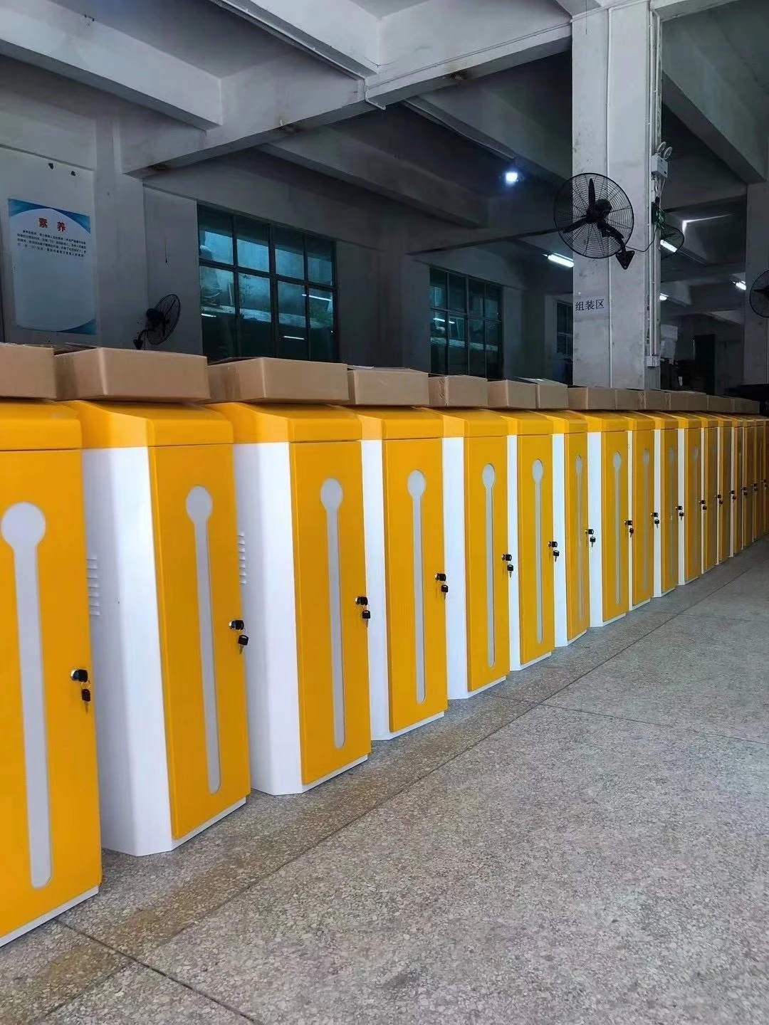 1.8-4s DC 24V Brushless Motor Full Automatic Boom Barrier Gate For Personal Or  Public Parking Lot System