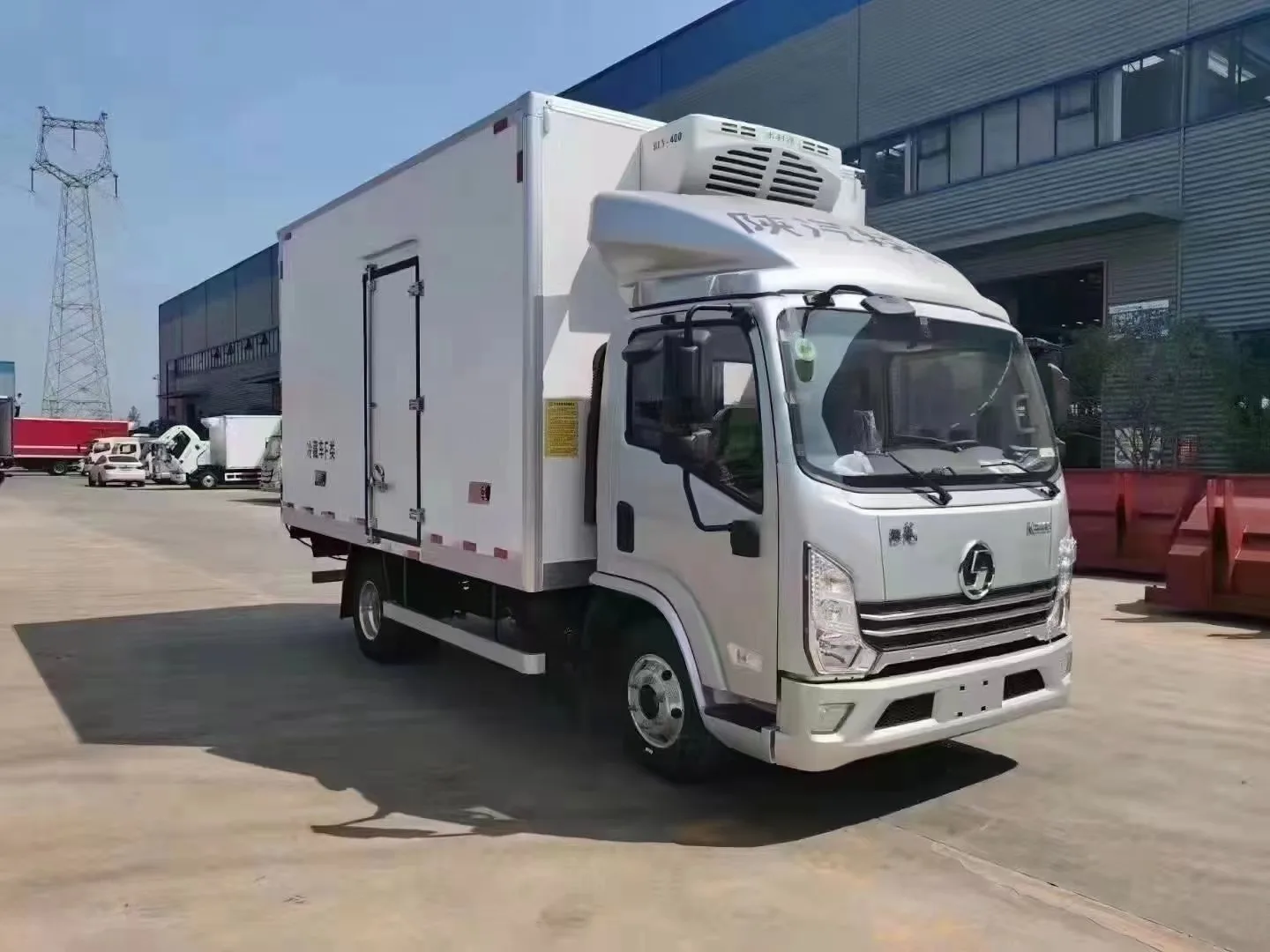 Chinese Good Quality  SHACMAN 5 Tons 4x2 Double chair Refrigerated truck Frozen Van Cargo Box Food Truck With Low Price