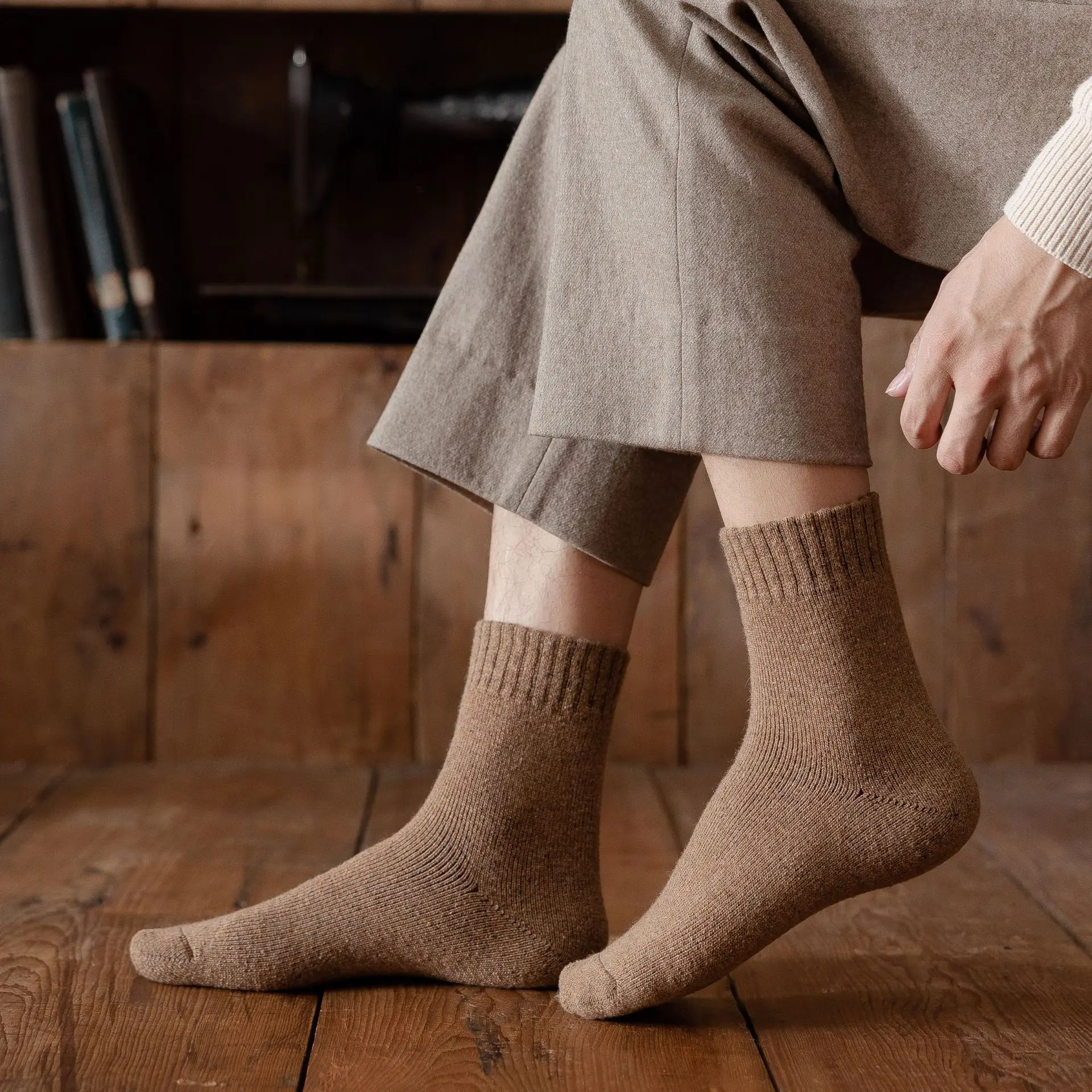 YUELI custom hiking logo crew camel wool men socks winter warm socks