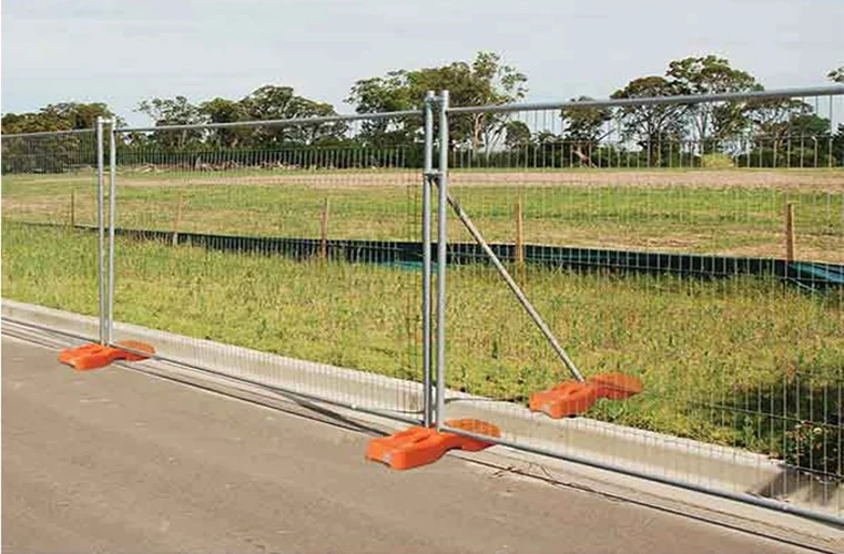 Portablele temporary movable wire mesh fence