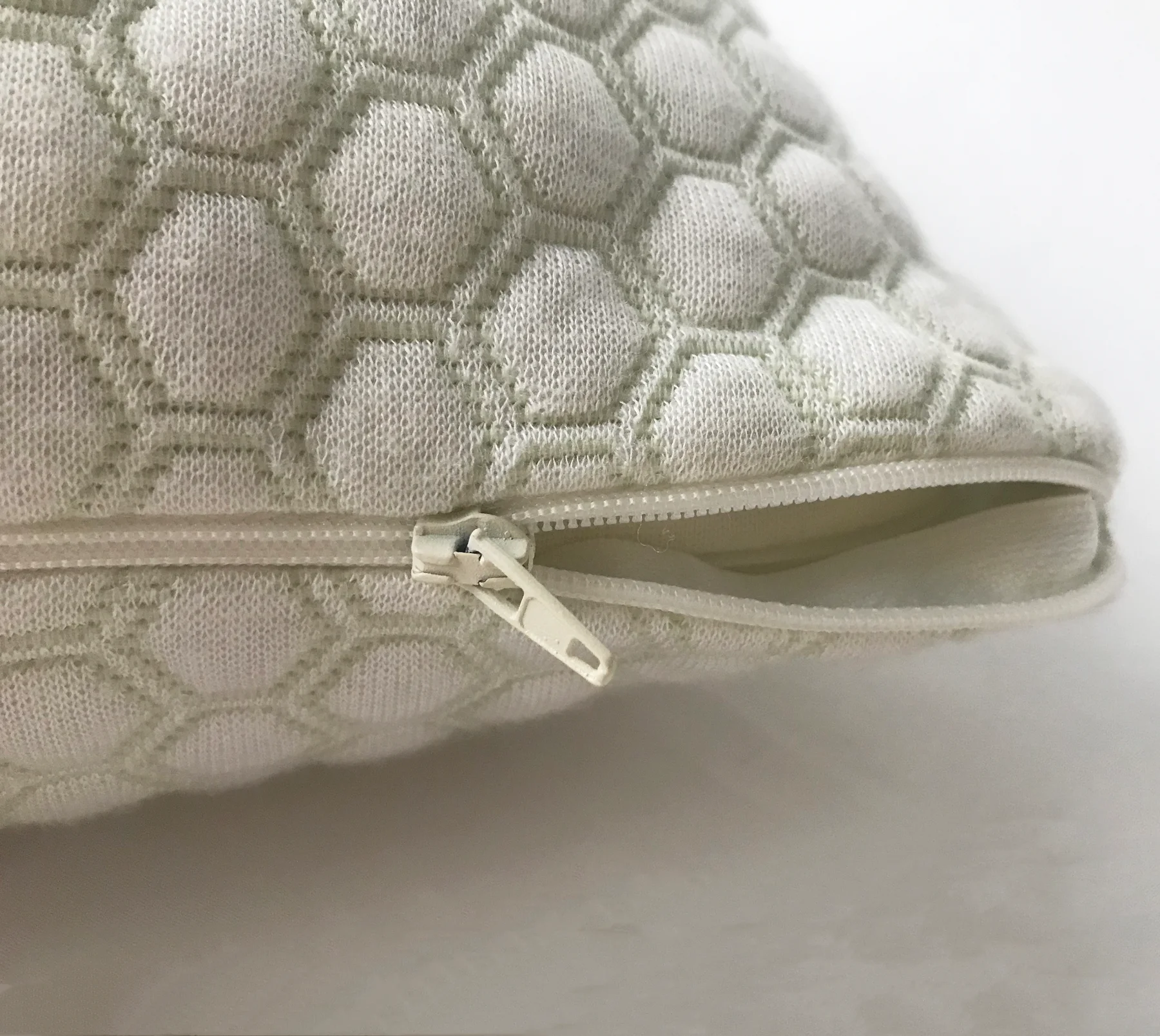 Non-toxic Breathable Cooling Bamboo Shredded Memory Foam Soft Pillow