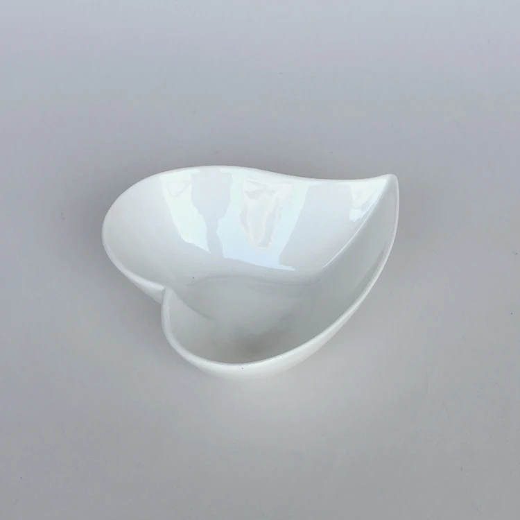 Popular design heart shape dish plate modern wedding party decor porcelain ceramic plates