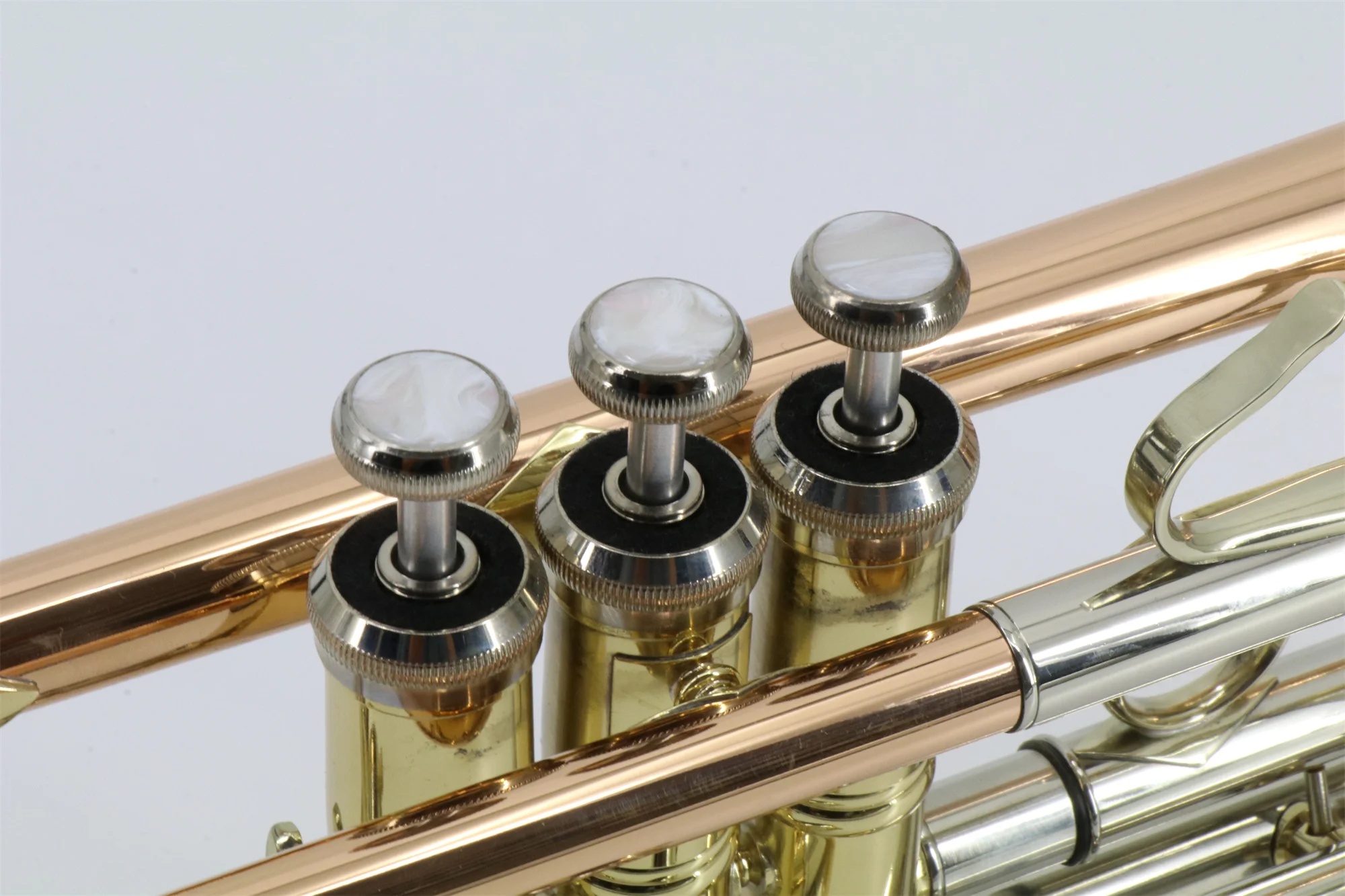 Direct Factory Sale New Design B-Flat Trumpet for Beginners Wholesale Price Gold Standard Made of Brass with Lacquer Surface
