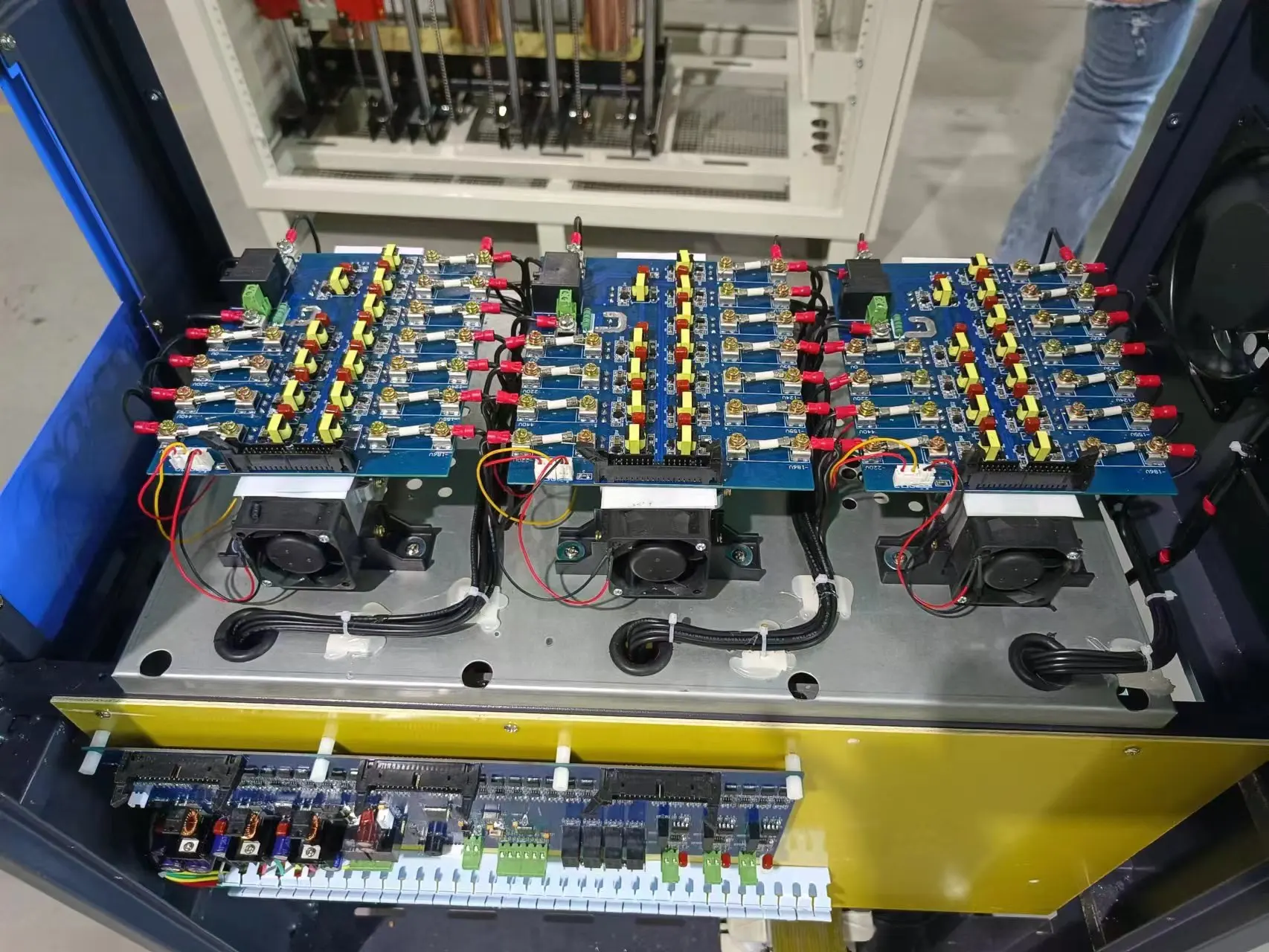 30kva/45kva 380v thyristor stabilizer/igbt pwm static automatic voltage regulator