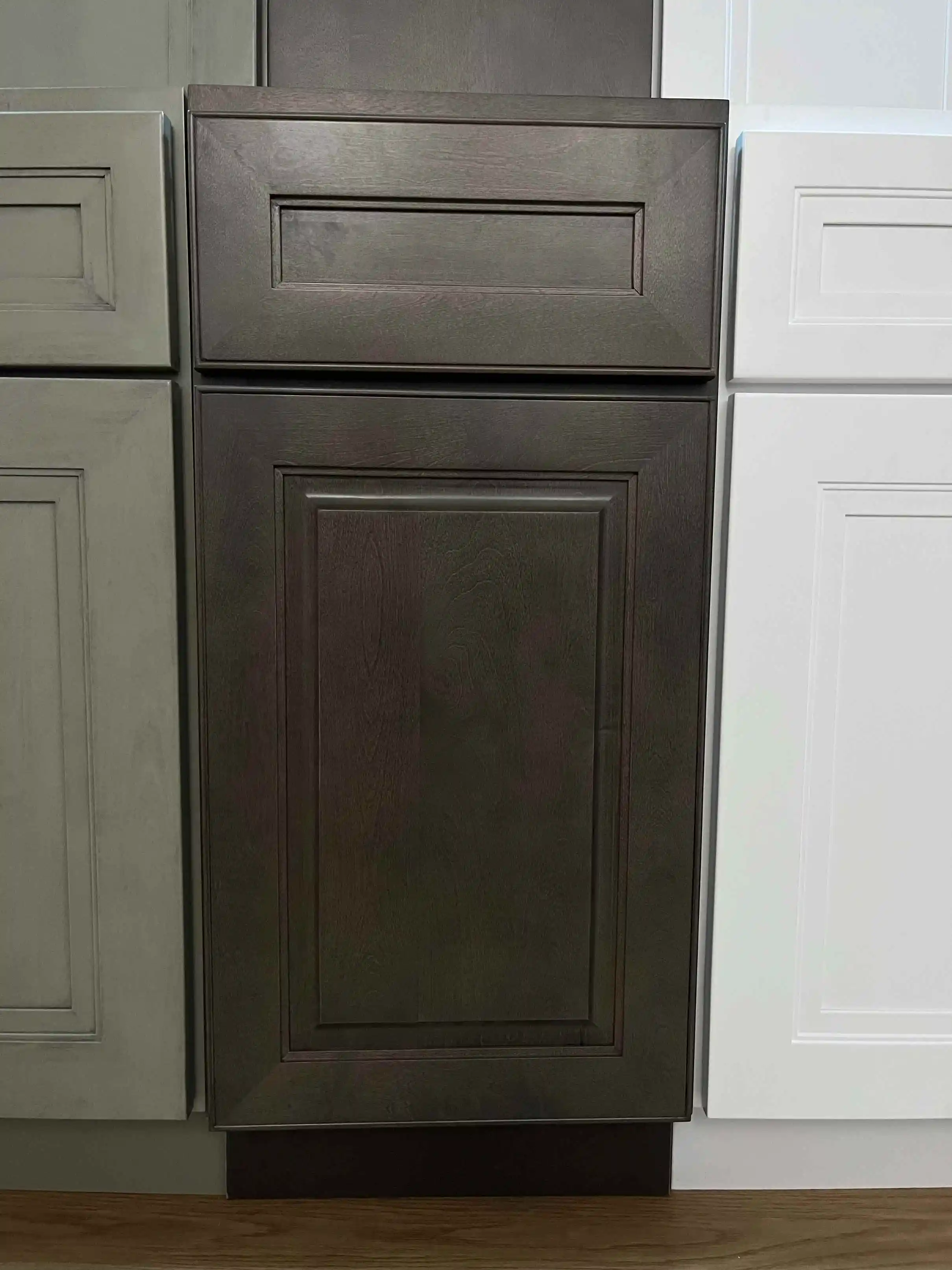 High Quality Customized White Lacquer Finished Soft Closing Classical Style RTA Kitchen Storage Cabinet