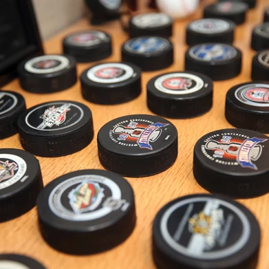 Custom Mini Hockey Pucks Unique Design and Durable Construction Ice Hockey Pucks Stress Hockey Puck Ball